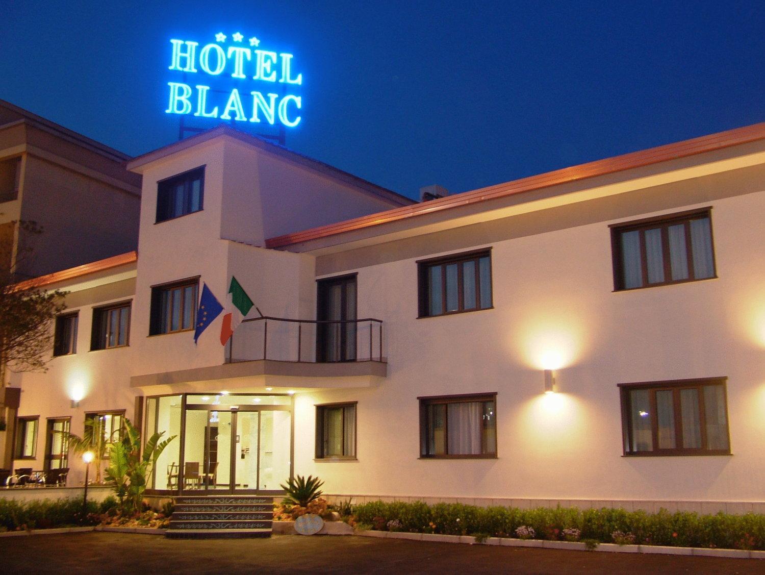 Hotel Blanc - Image 1