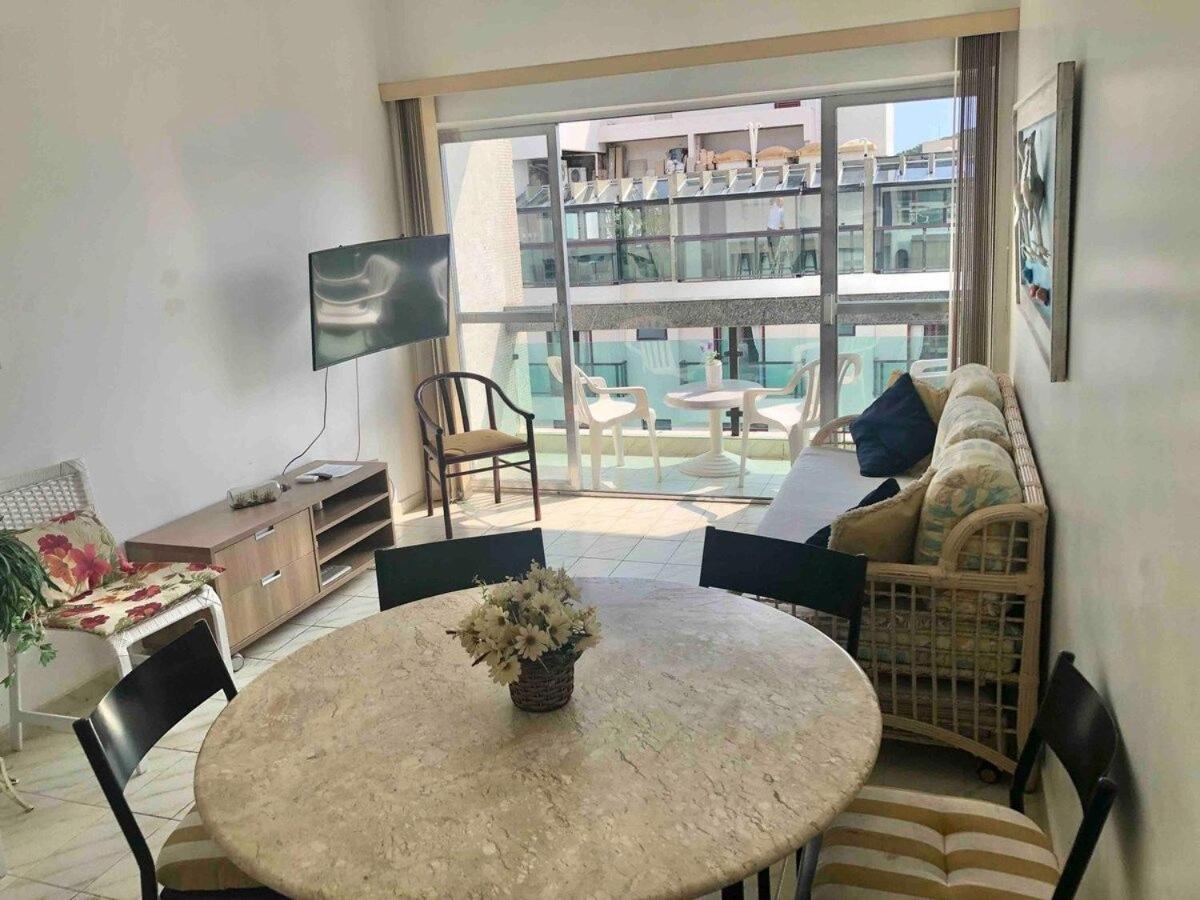 Pé na Areia: 3 Dorms com Vista Deslumbrante