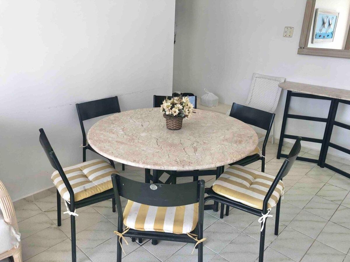 Pé na Areia: 3 Dorms com Vista Deslumbrante