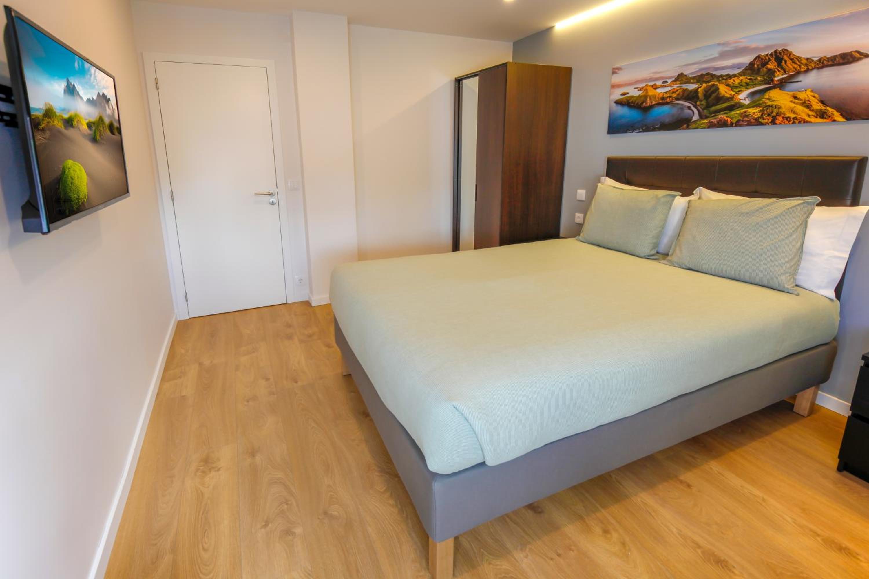 Modern Apartment With Garden view 5