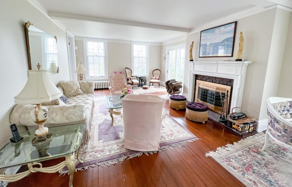 The Harbor Rose Bed & Breakfast