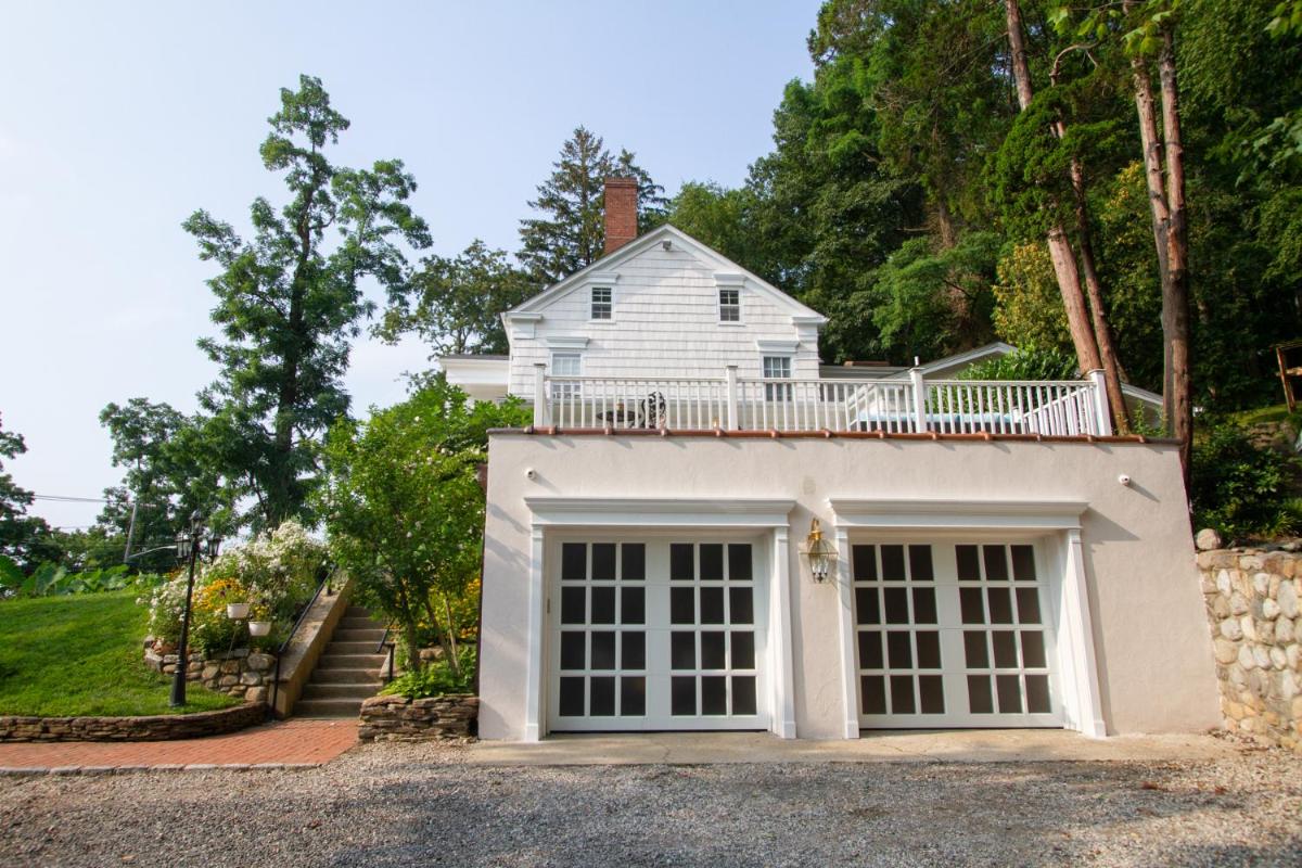 The Harbor Rose Bed & Breakfast