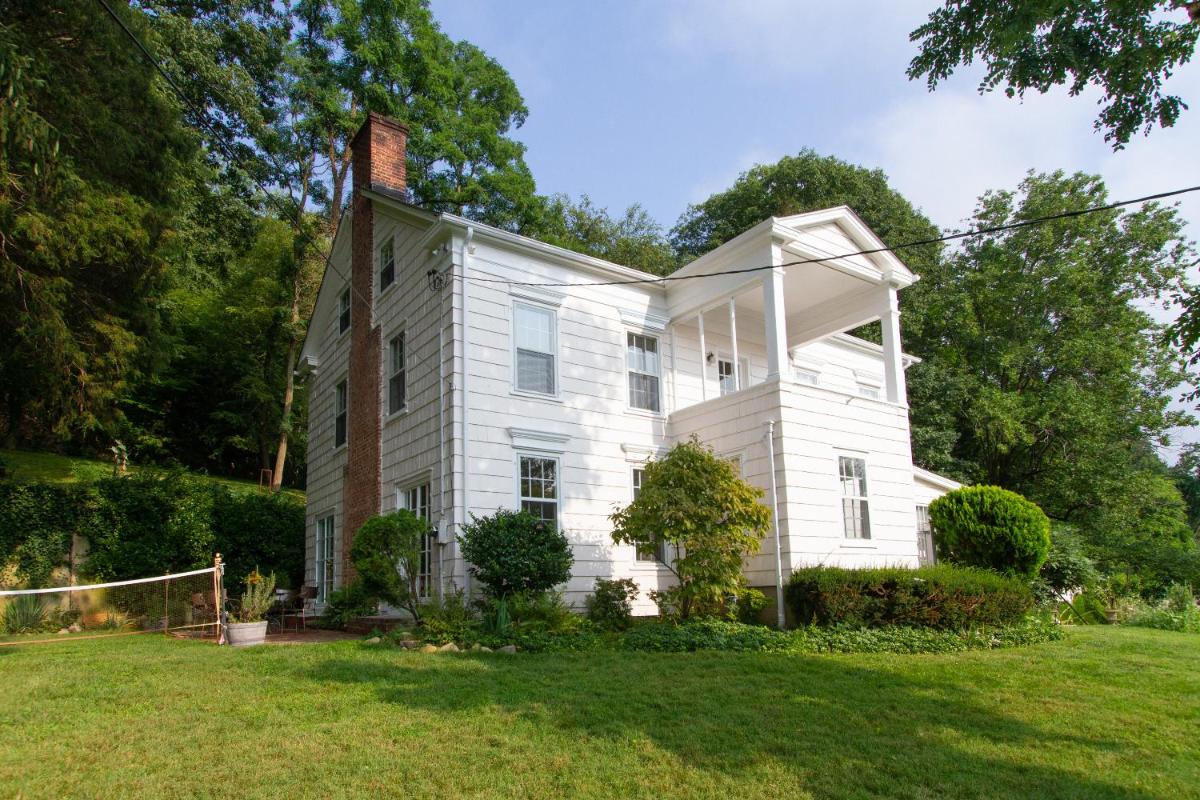The Harbor Rose Bed & Breakfast