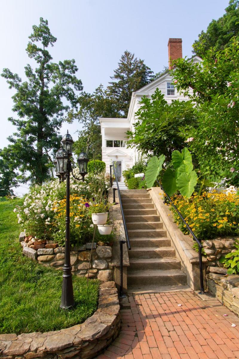 The Harbor Rose Bed & Breakfast