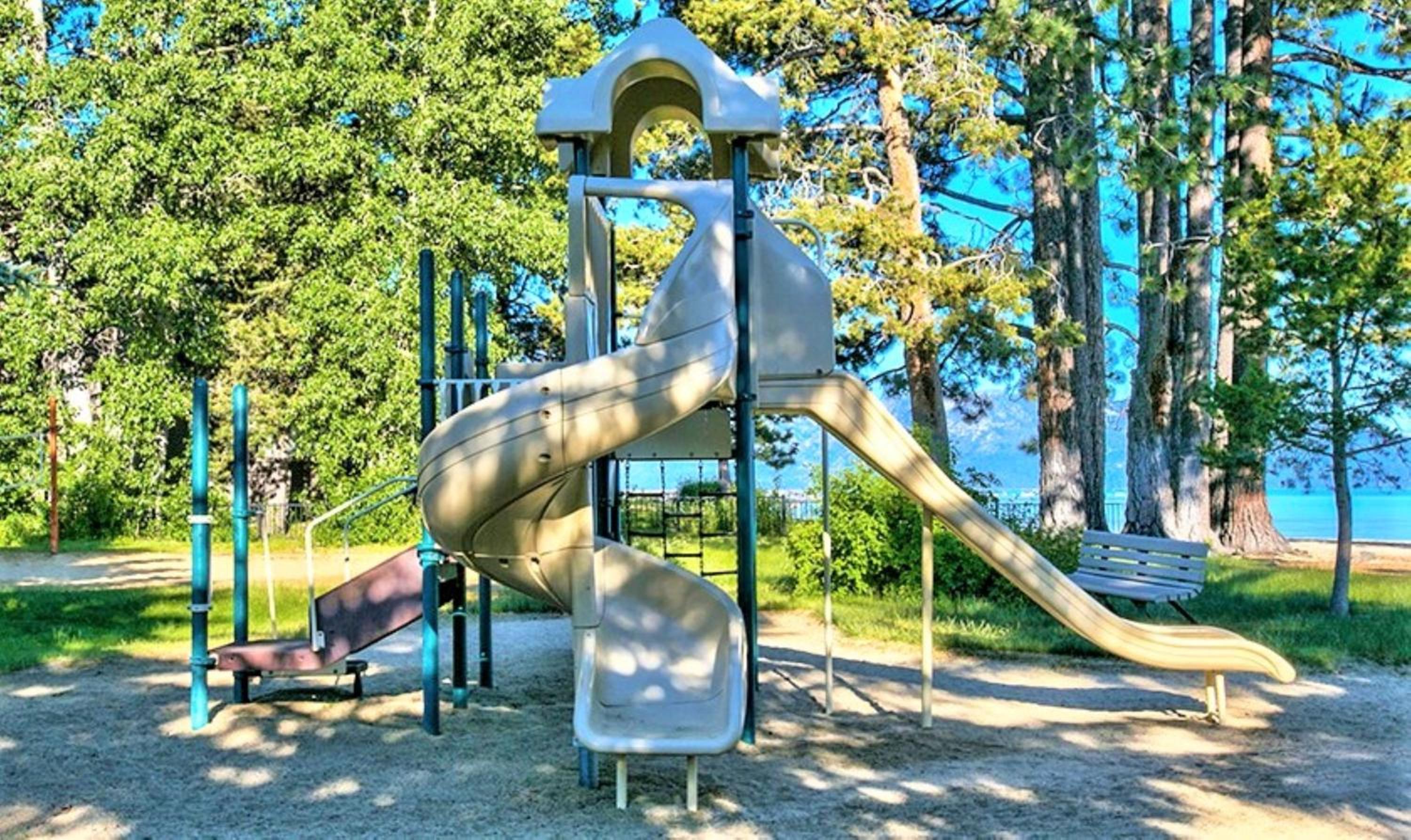Lake Tahoe Vacations - The Tahoe Beach  Ski Club Owners Association - Property Image 10