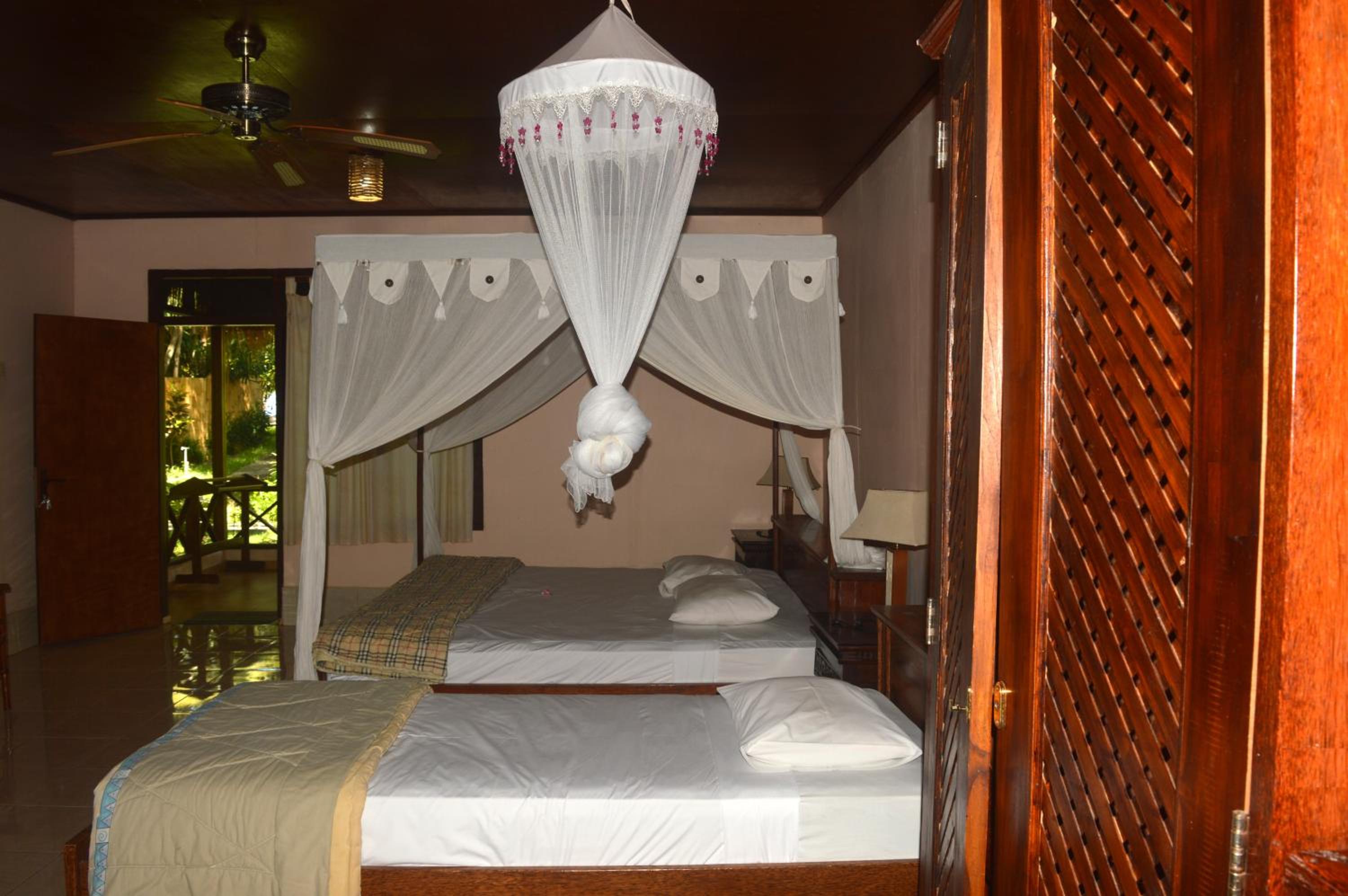Sea World Club Beach Resort & Dive Center, RESORT THAT SUPPORTS THE POOR view 3