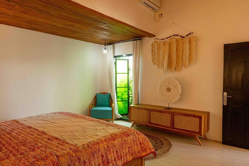 Berawa Canggu Stylish Joglo 3 BEDROOMS PRIVATE VILLA with private pool view 4