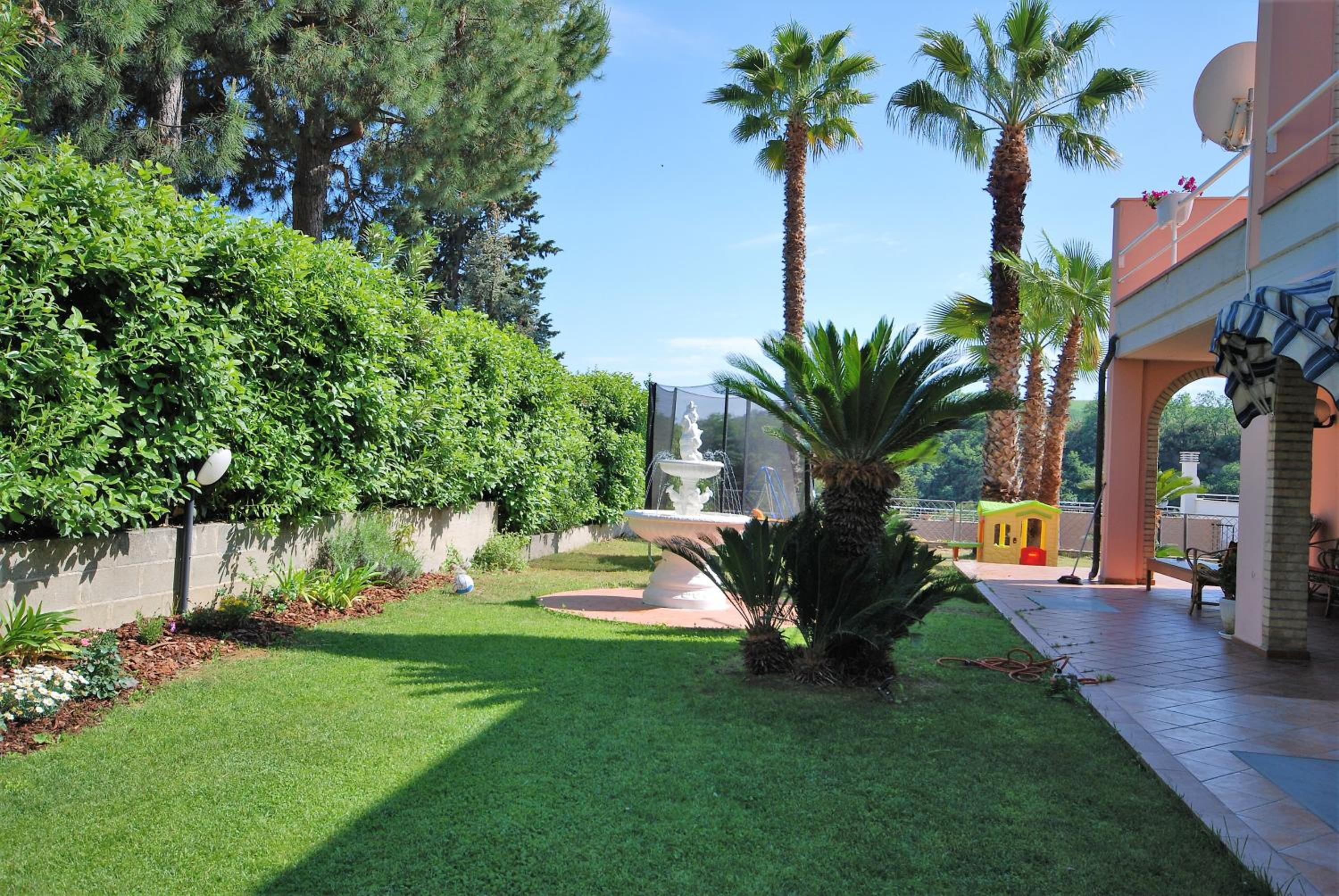 Photo 44