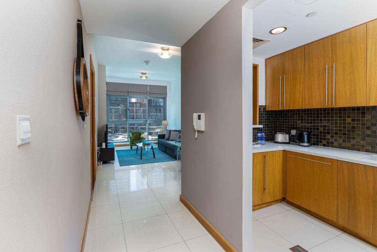 Vacay Lettings 1 BR -Edge of canal Marina view