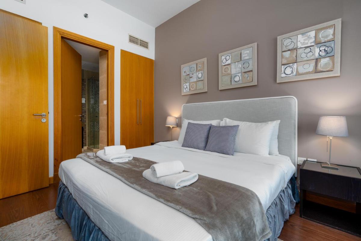 Vacay Lettings 1 BR -Edge of canal Marina view