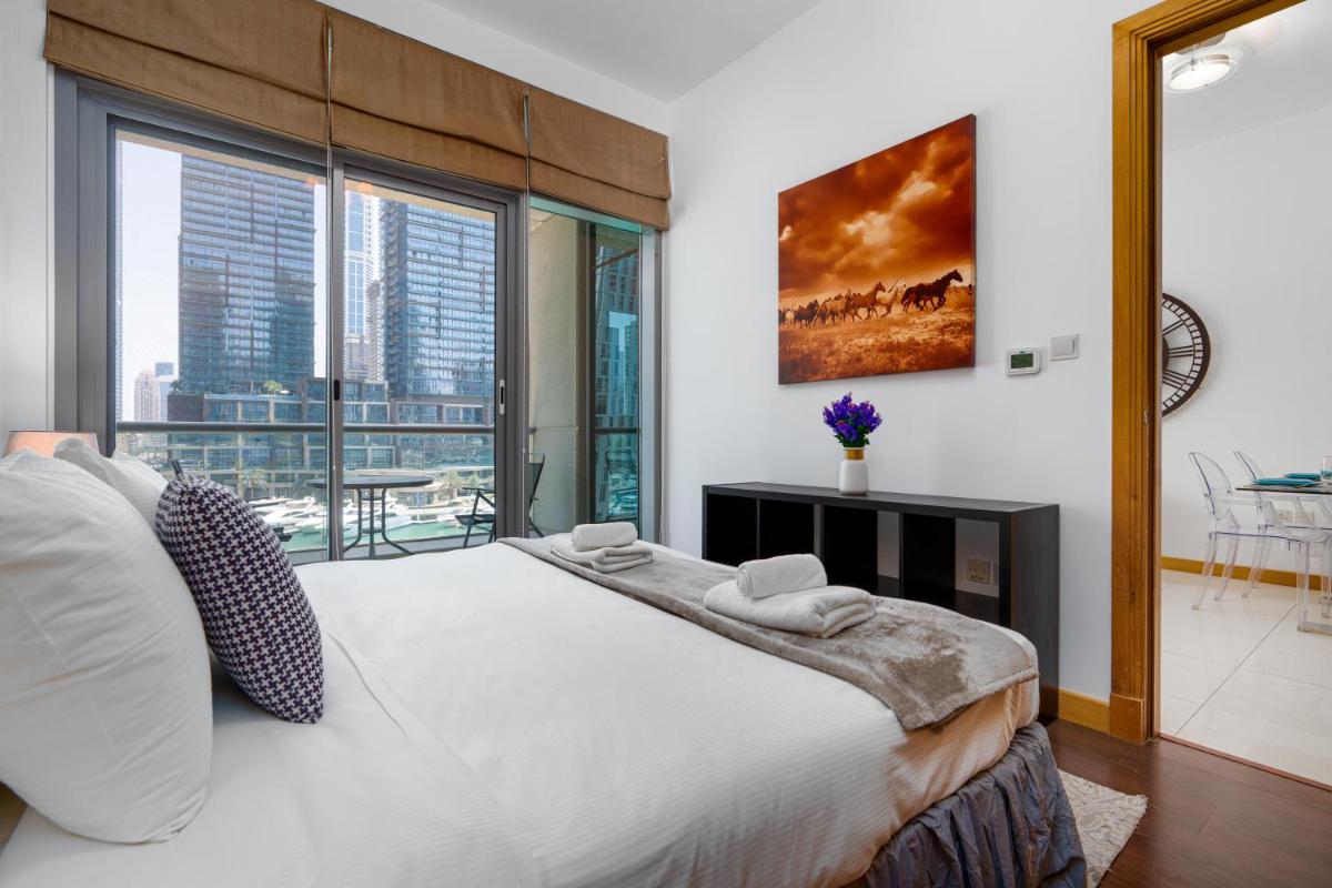 Vacay Lettings 1 BR -Edge of canal Marina view