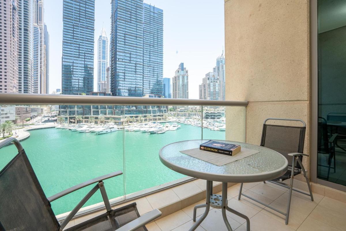 Vacay Lettings 1 BR -Edge of canal Marina view