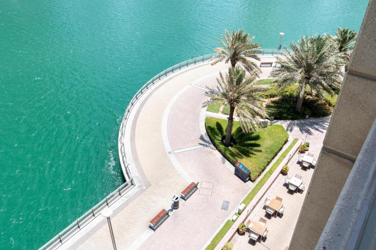 Vacay Lettings 1 BR -Edge of canal Marina view