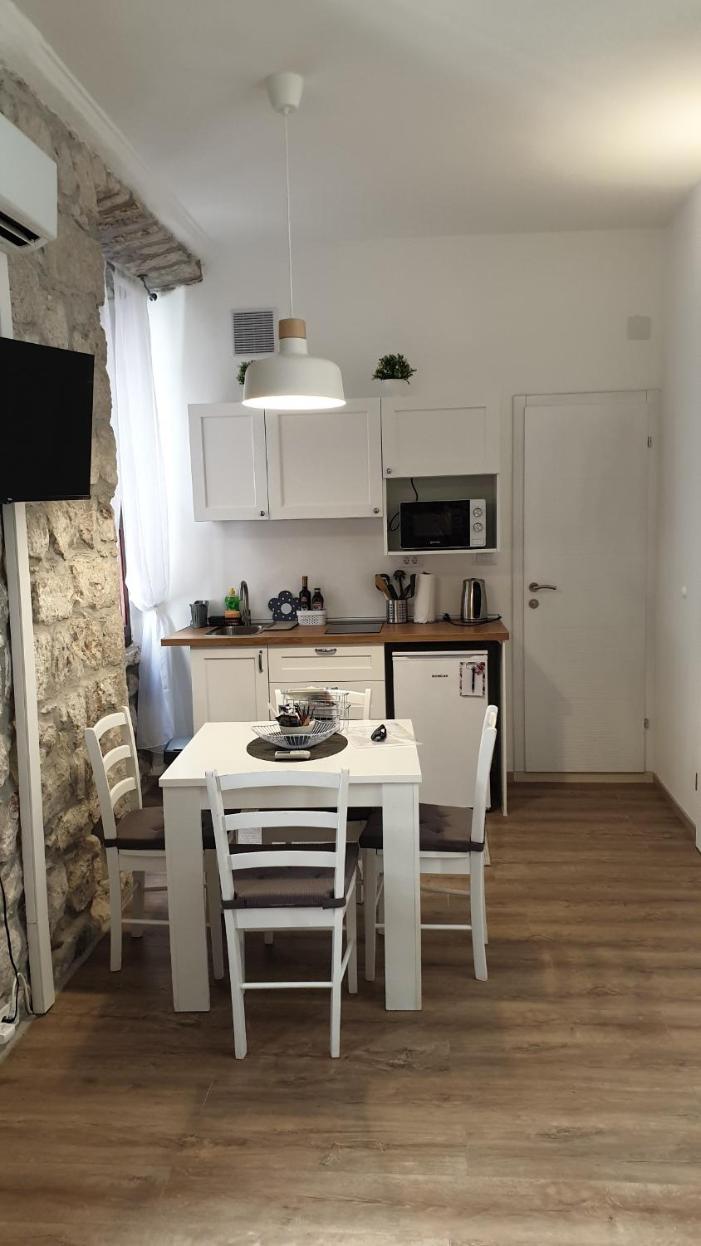 Placeta Apartments & Rooms