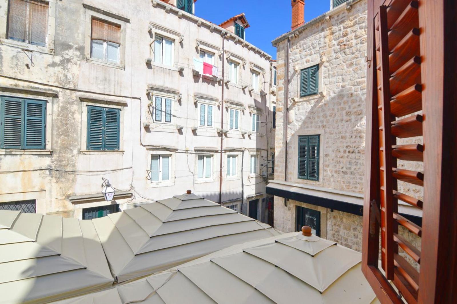 Placeta Apartments & Rooms