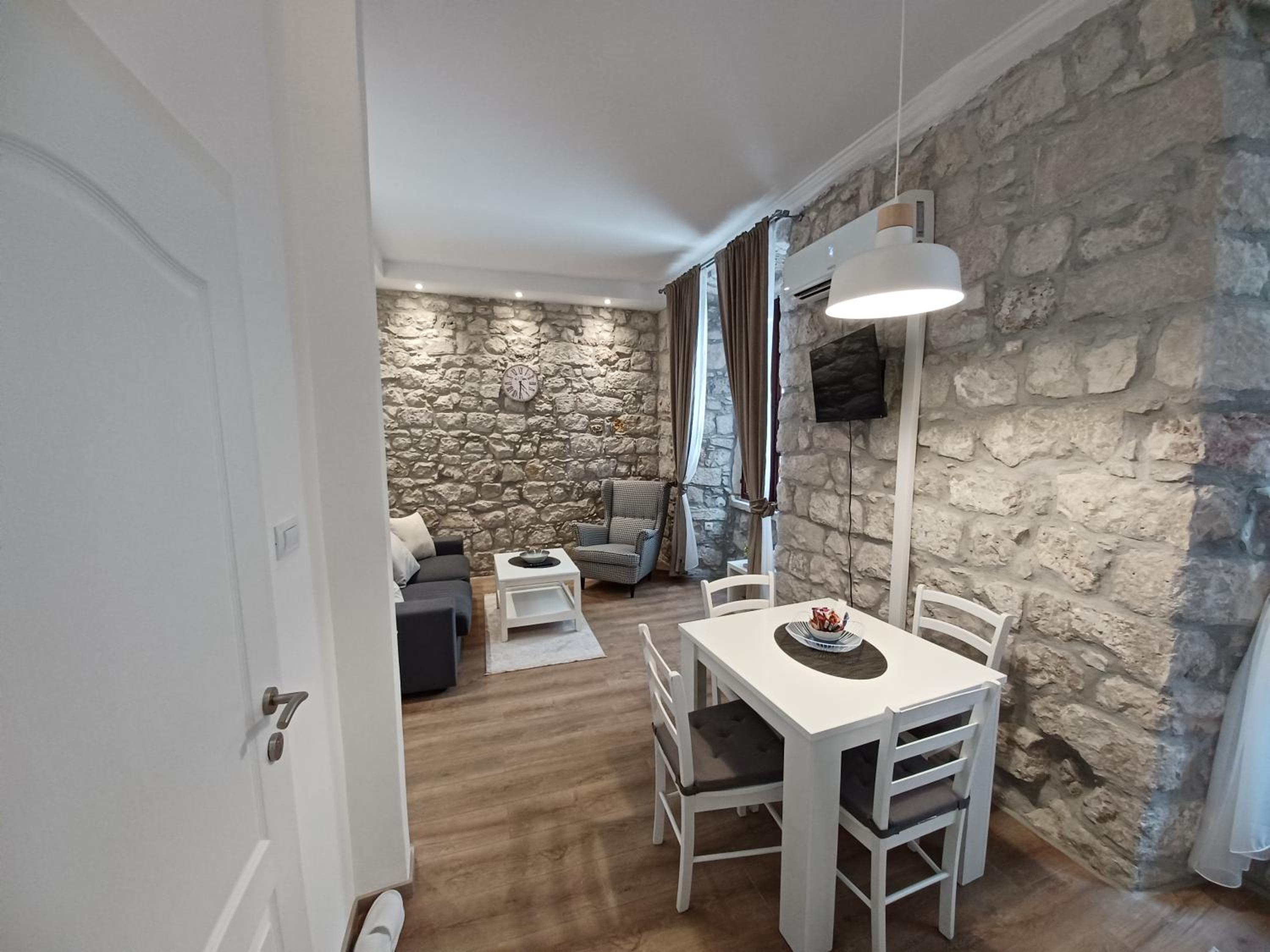 Placeta Apartments & Rooms