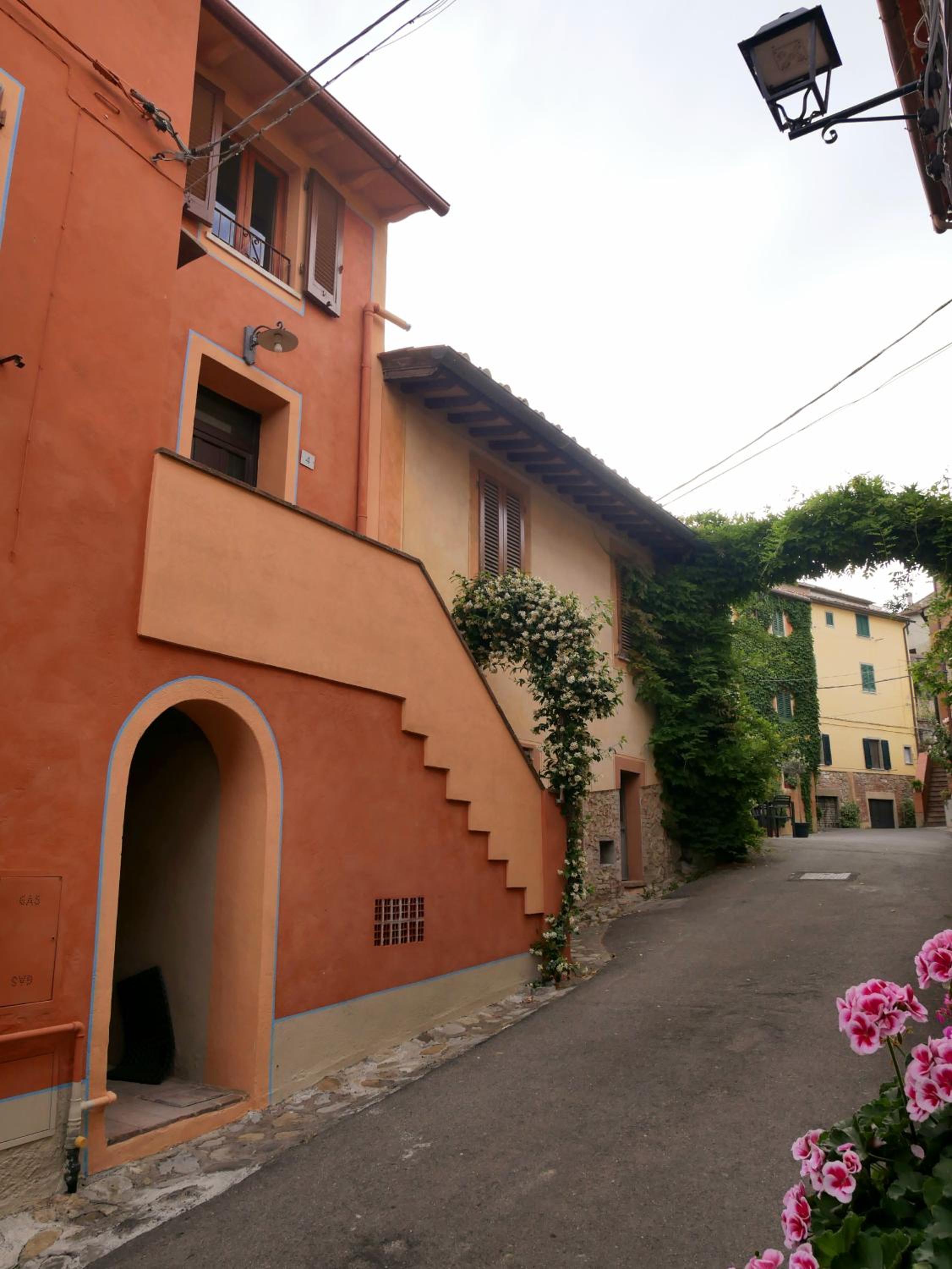La Bella di Lajatico view 2