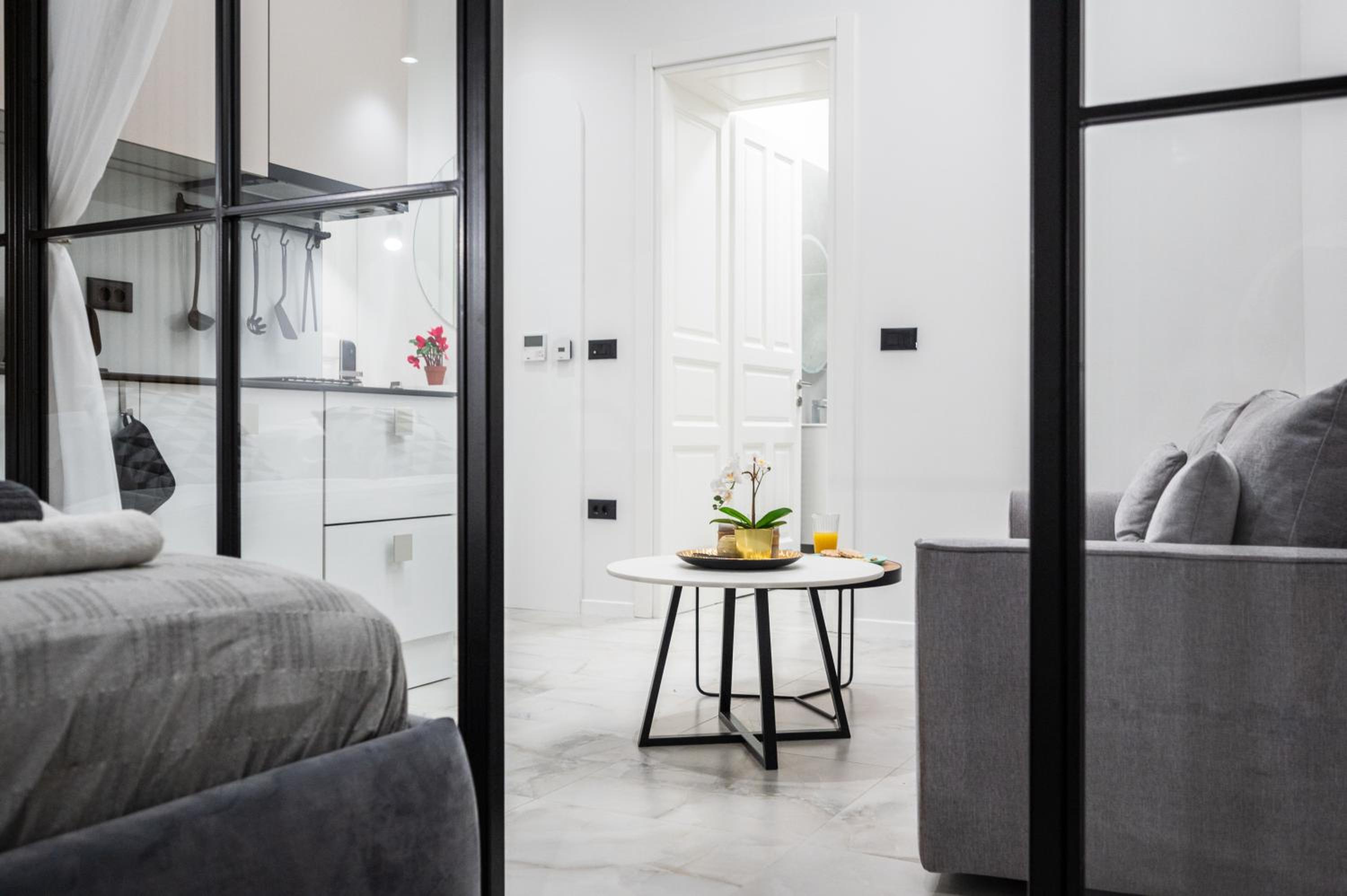 140 SQM Apartment with 4 units - GREAT FOR GROUPS view 5