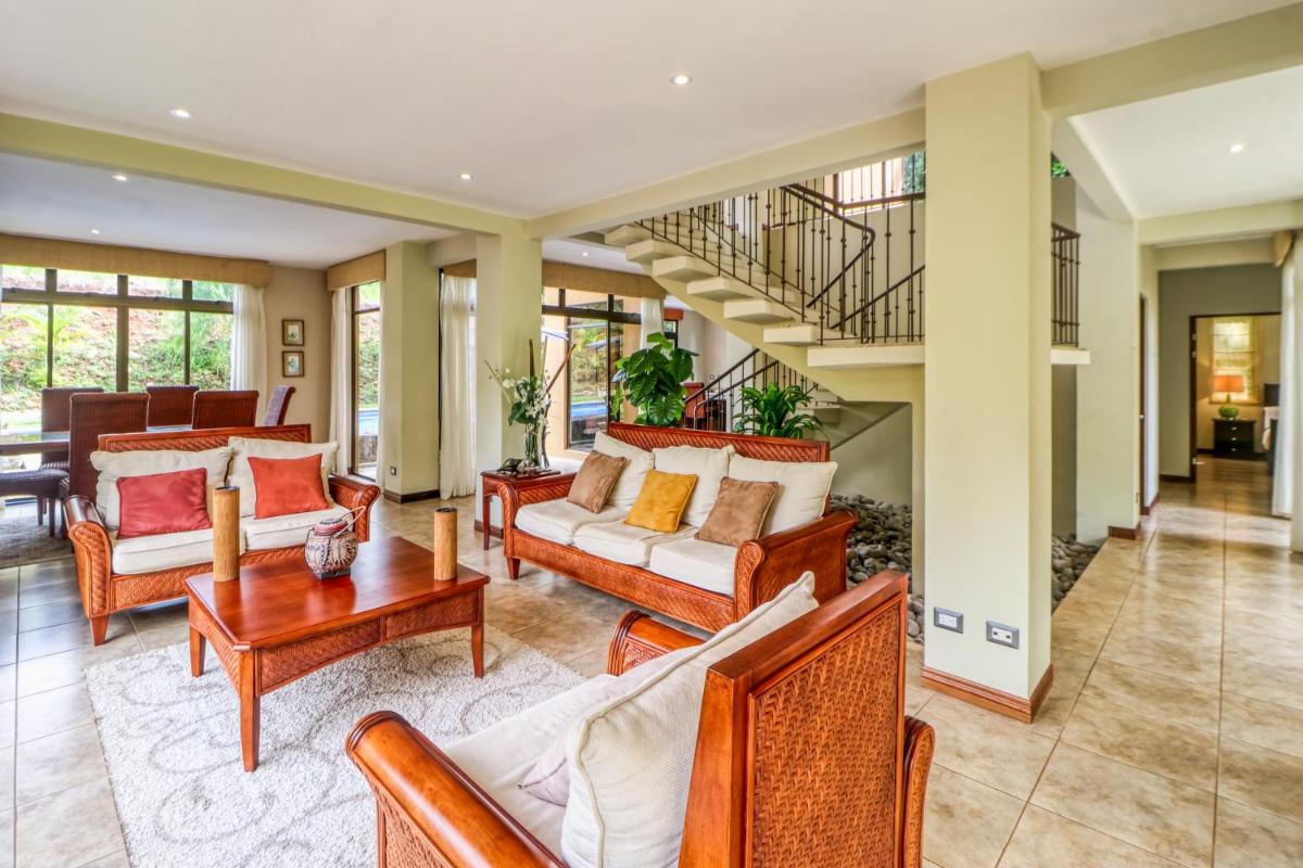Esterillos Estates Coconut 38