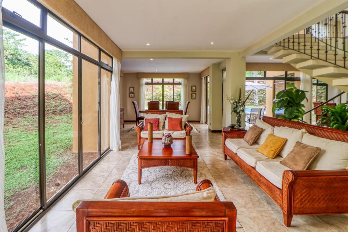 Esterillos Estates Coconut 38