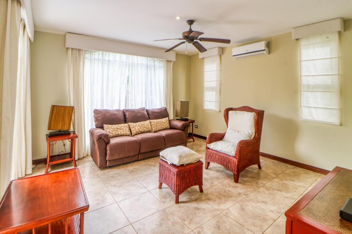 Esterillos Estates Coconut 38