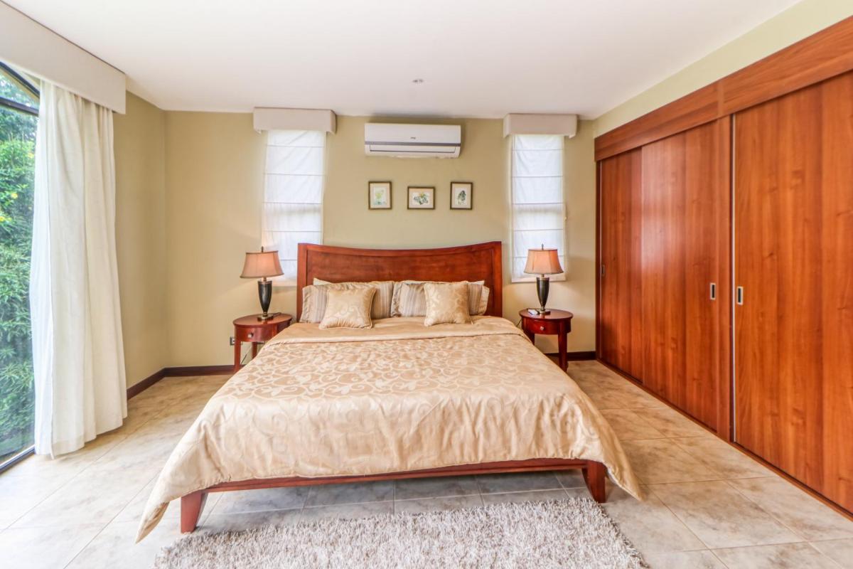 Esterillos Estates Coconut 38