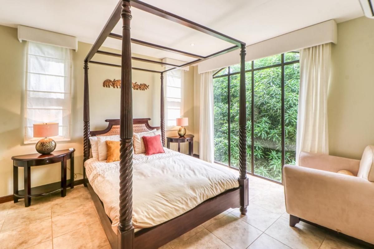Esterillos Estates Coconut 38