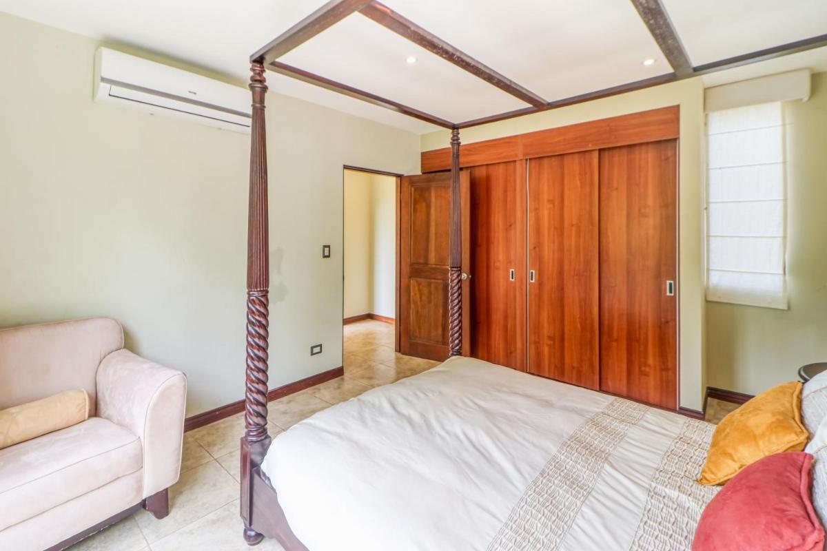Esterillos Estates Coconut 38