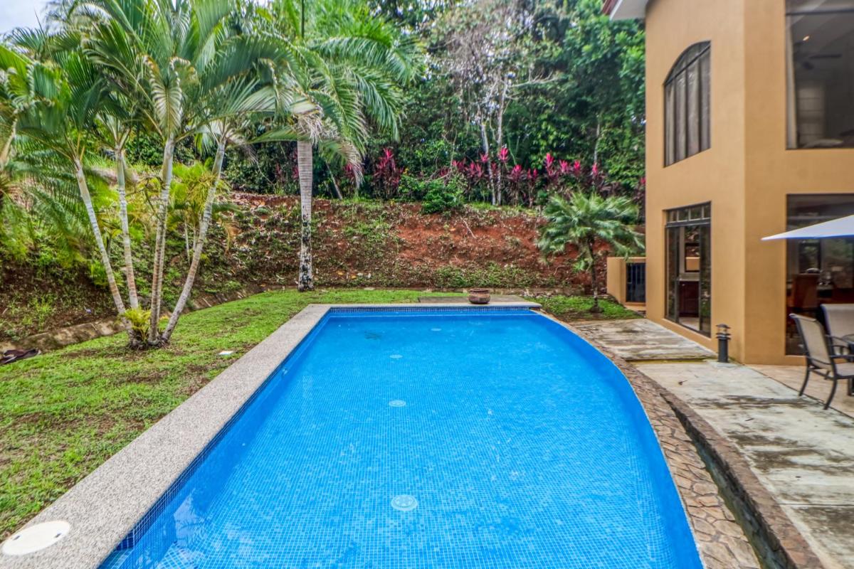 Esterillos Estates Coconut 38