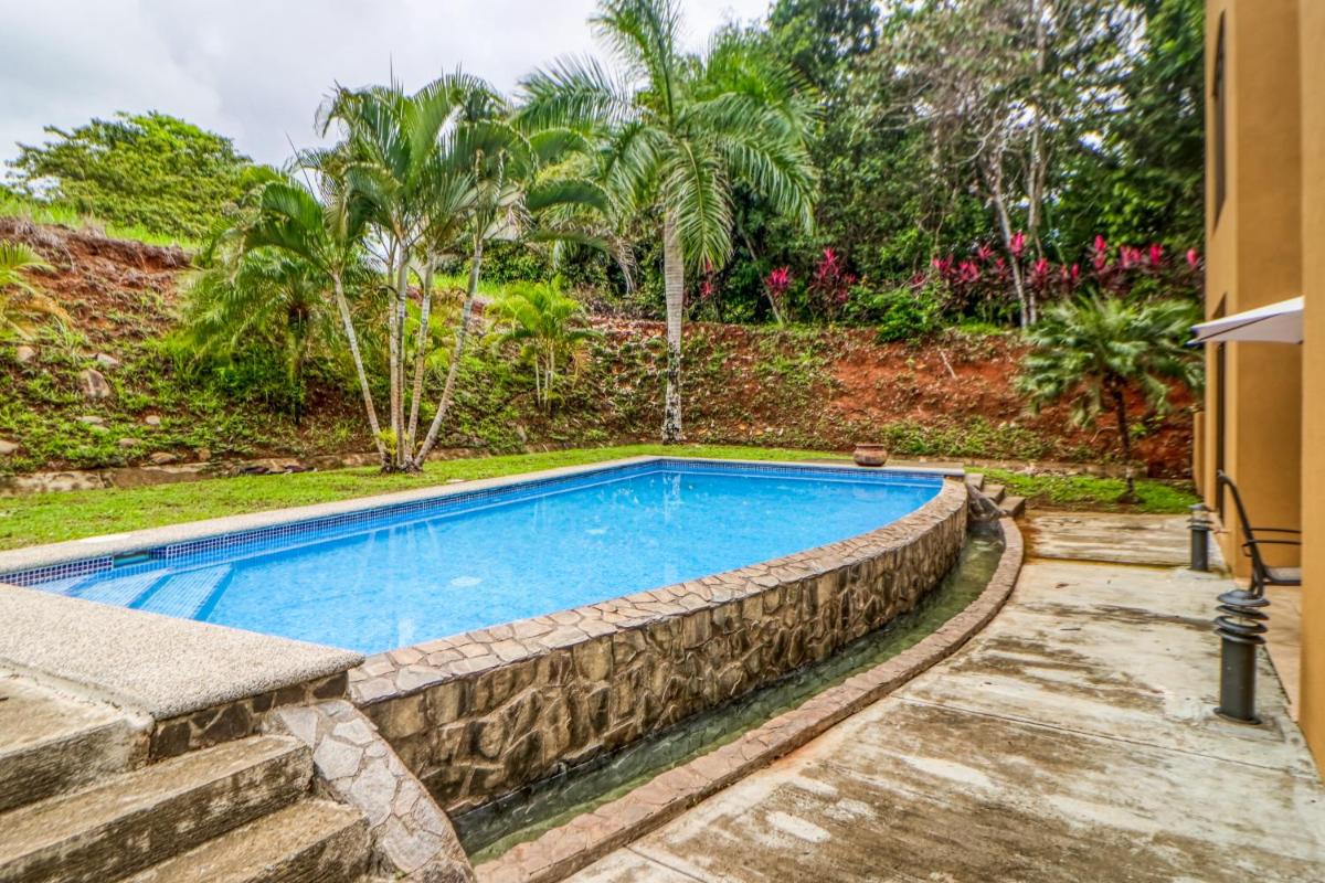 Esterillos Estates Coconut 38