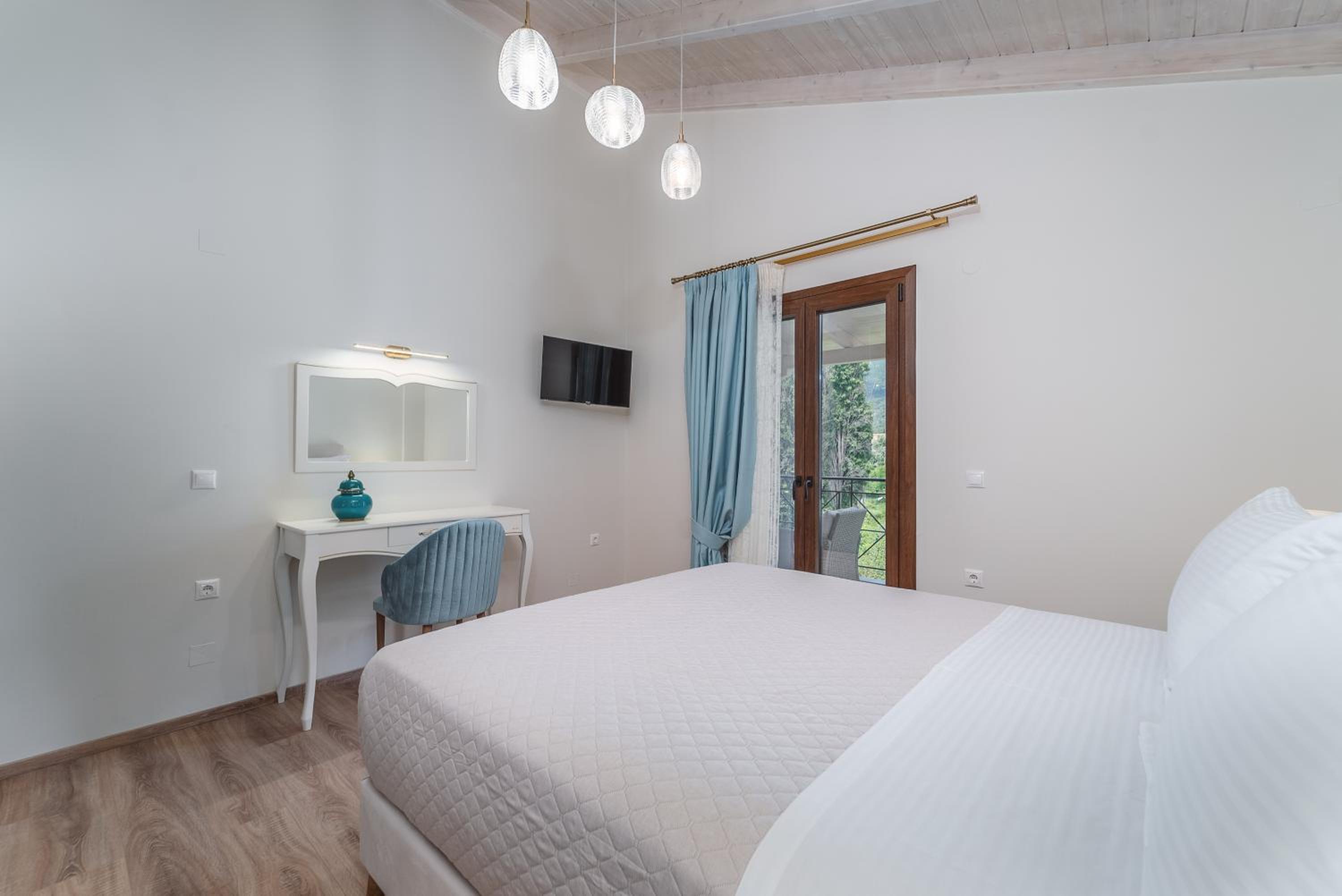 Vincenzo Suites en Nydri — hotel room