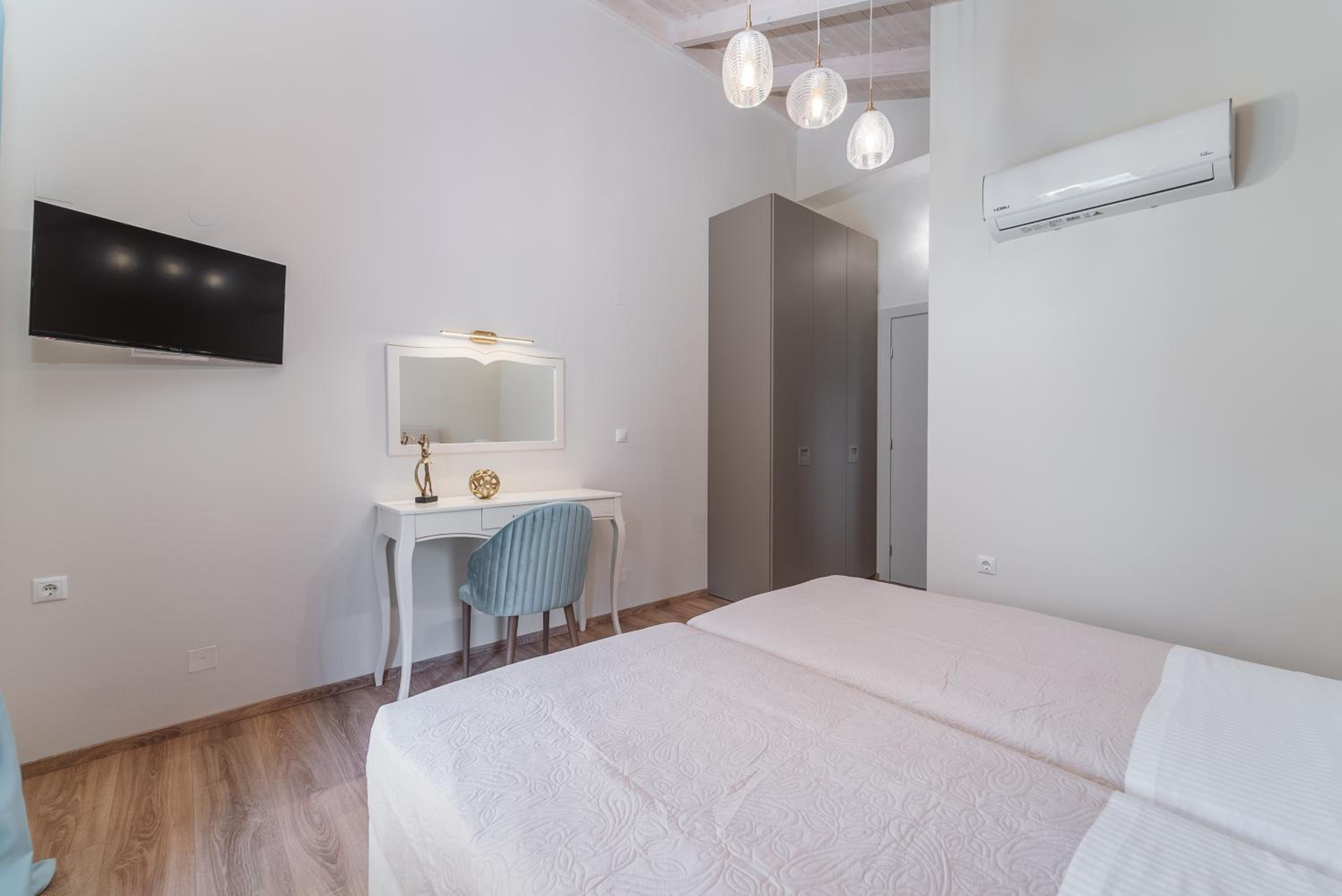 Vincenzo Suites en Nydri — hotel room