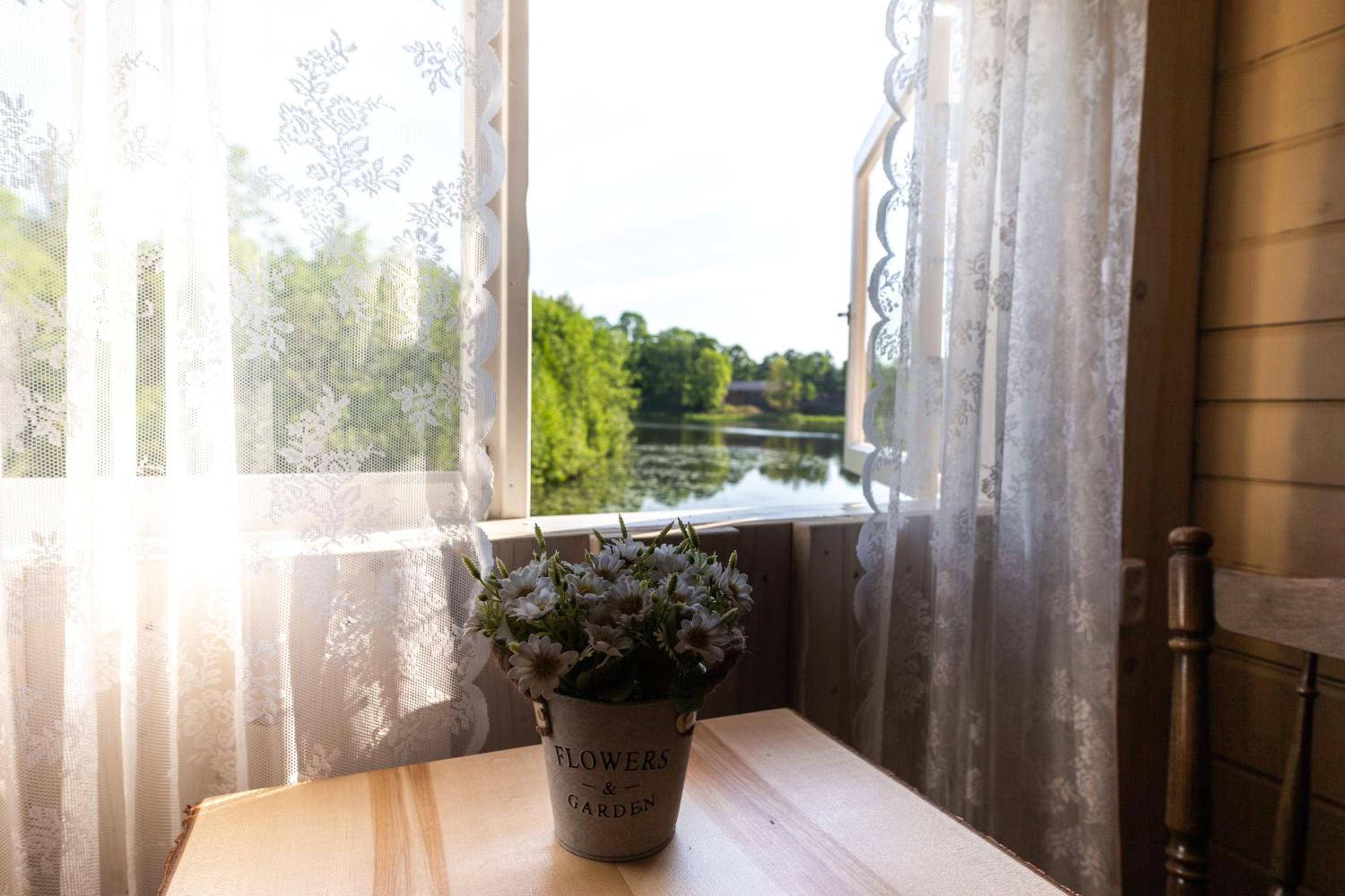 Laivu māja Ezerkrasti view 4
