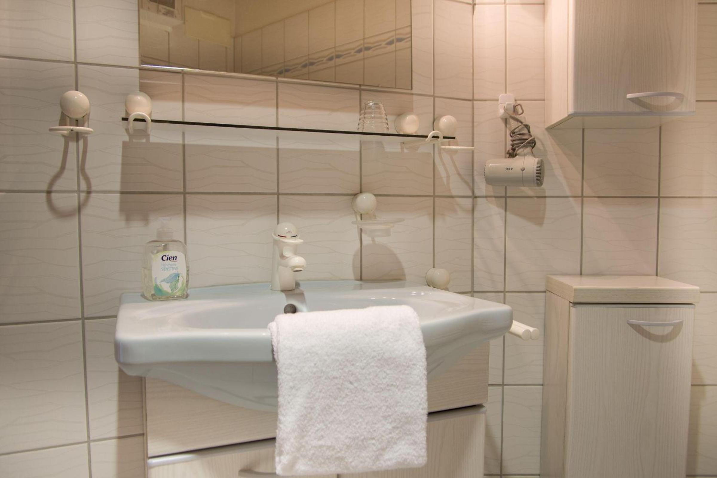 Meeresbrandung-36 en Cuxhaven — bathroom