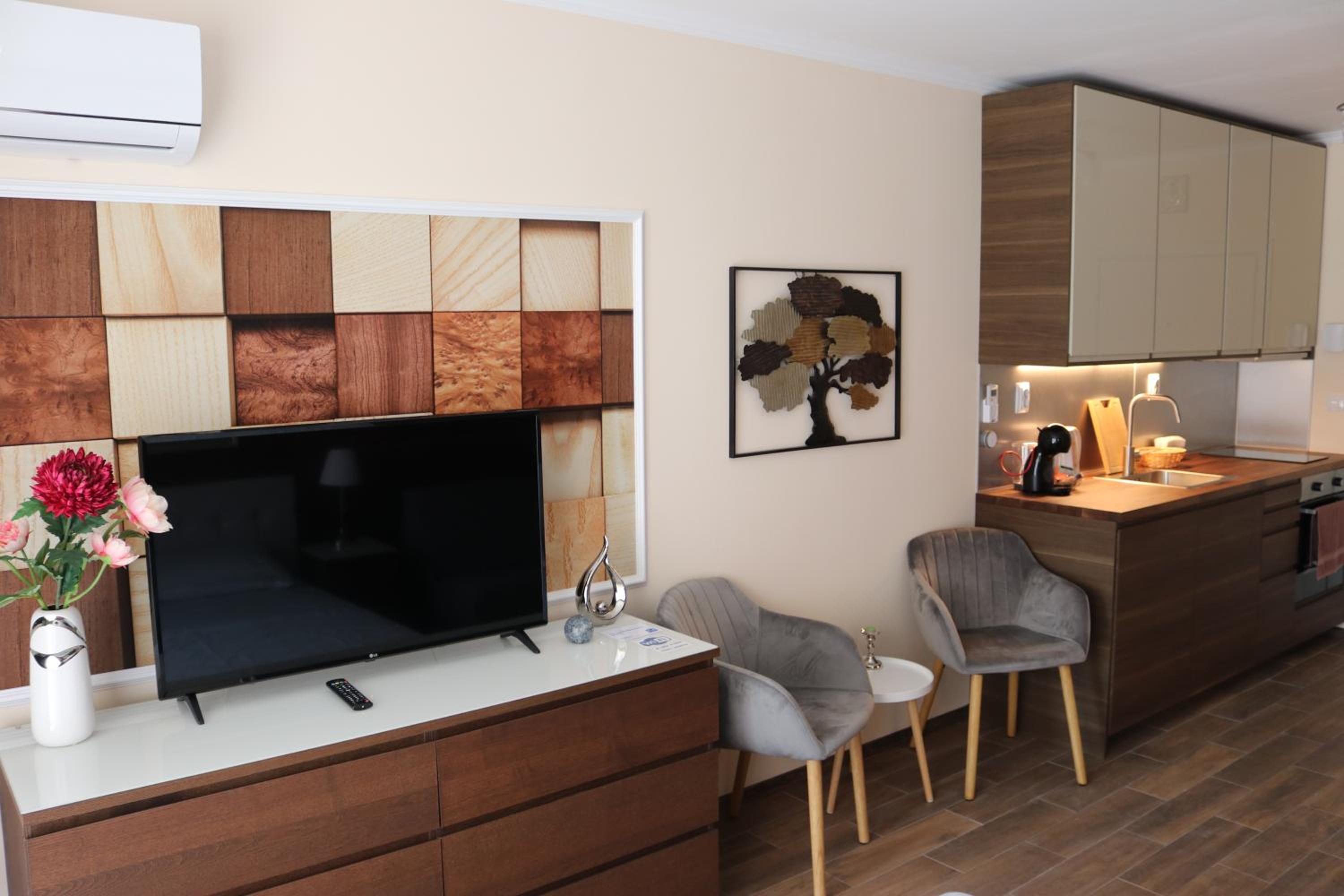 Valencia Gardens Luxury Studios
