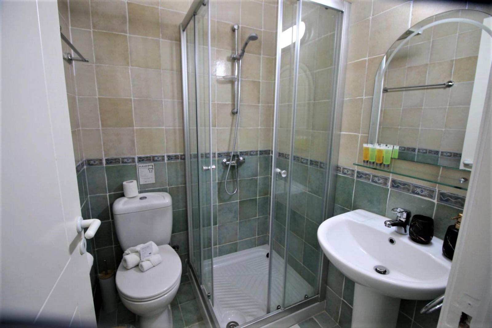 COSea Living: Seaside 2 Bedroom Flat Kings Palace 209 view 5