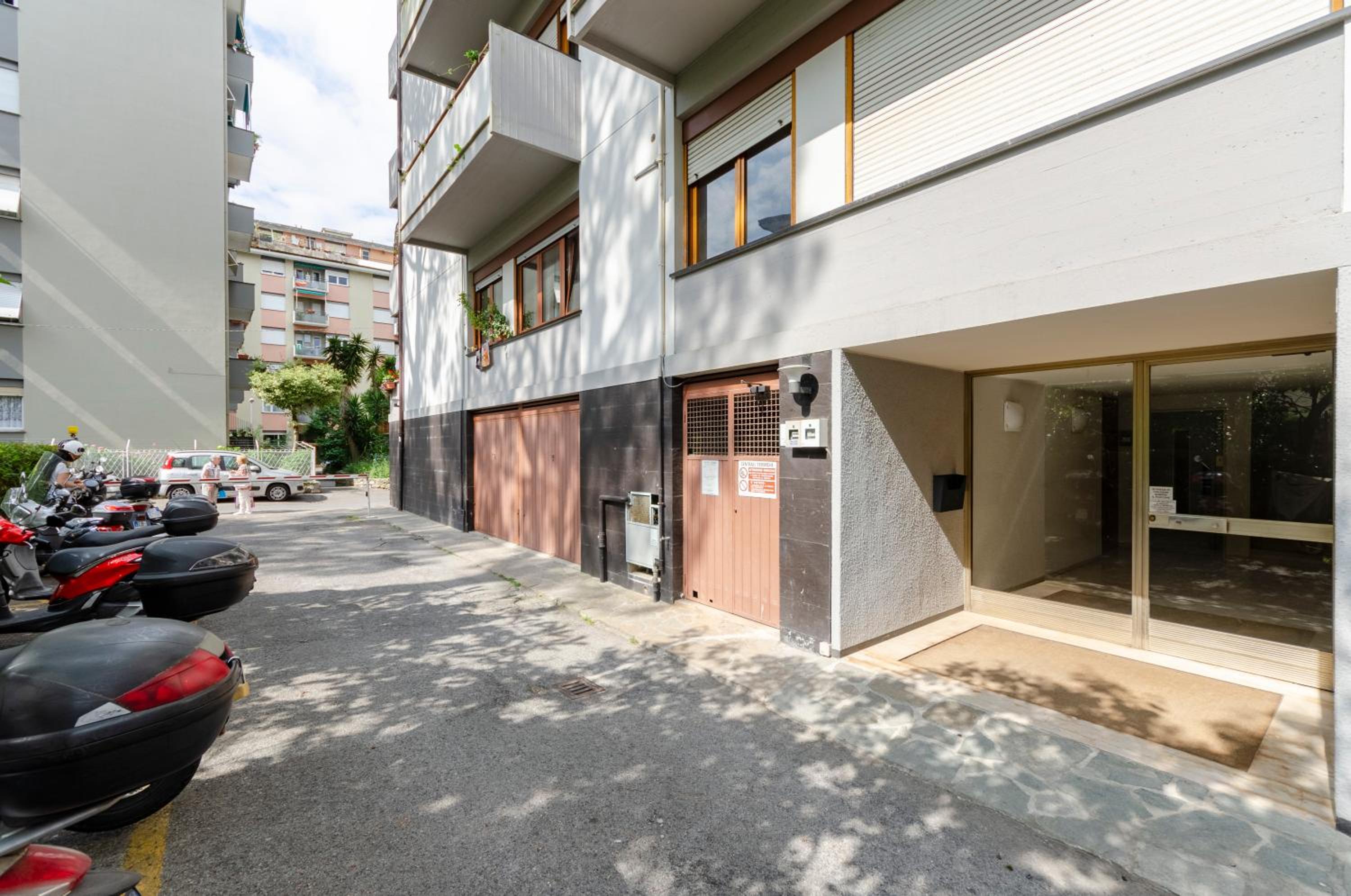 JOIVY Apartment Apollo view 3