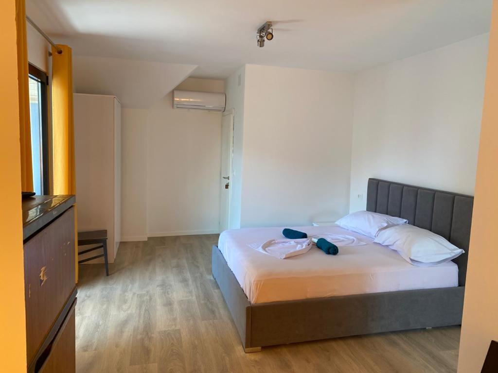 Vila Lazri