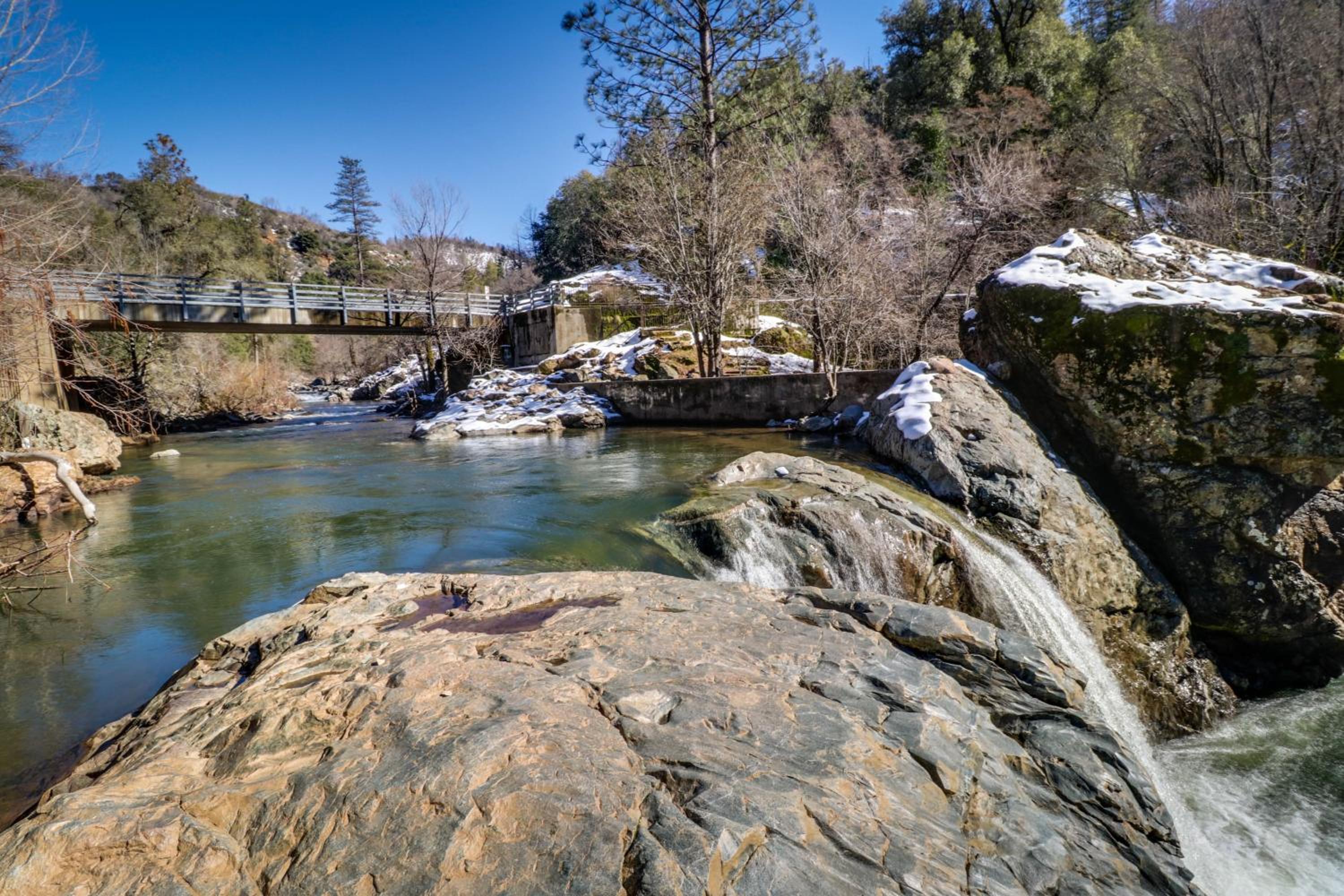 4BR Home Near Yosemite with Pool Table