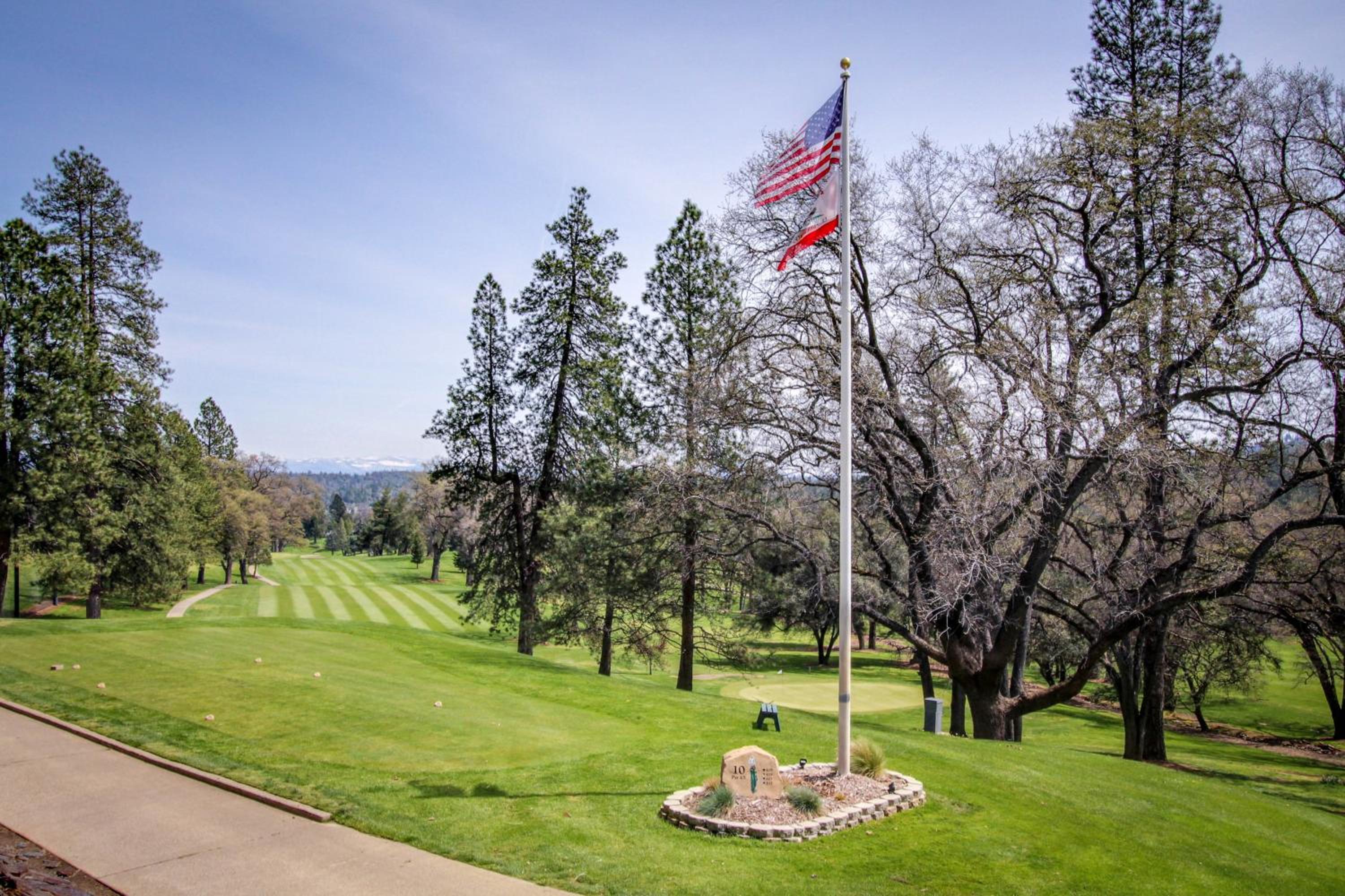 4BR Home Near Yosemite with Pool Table