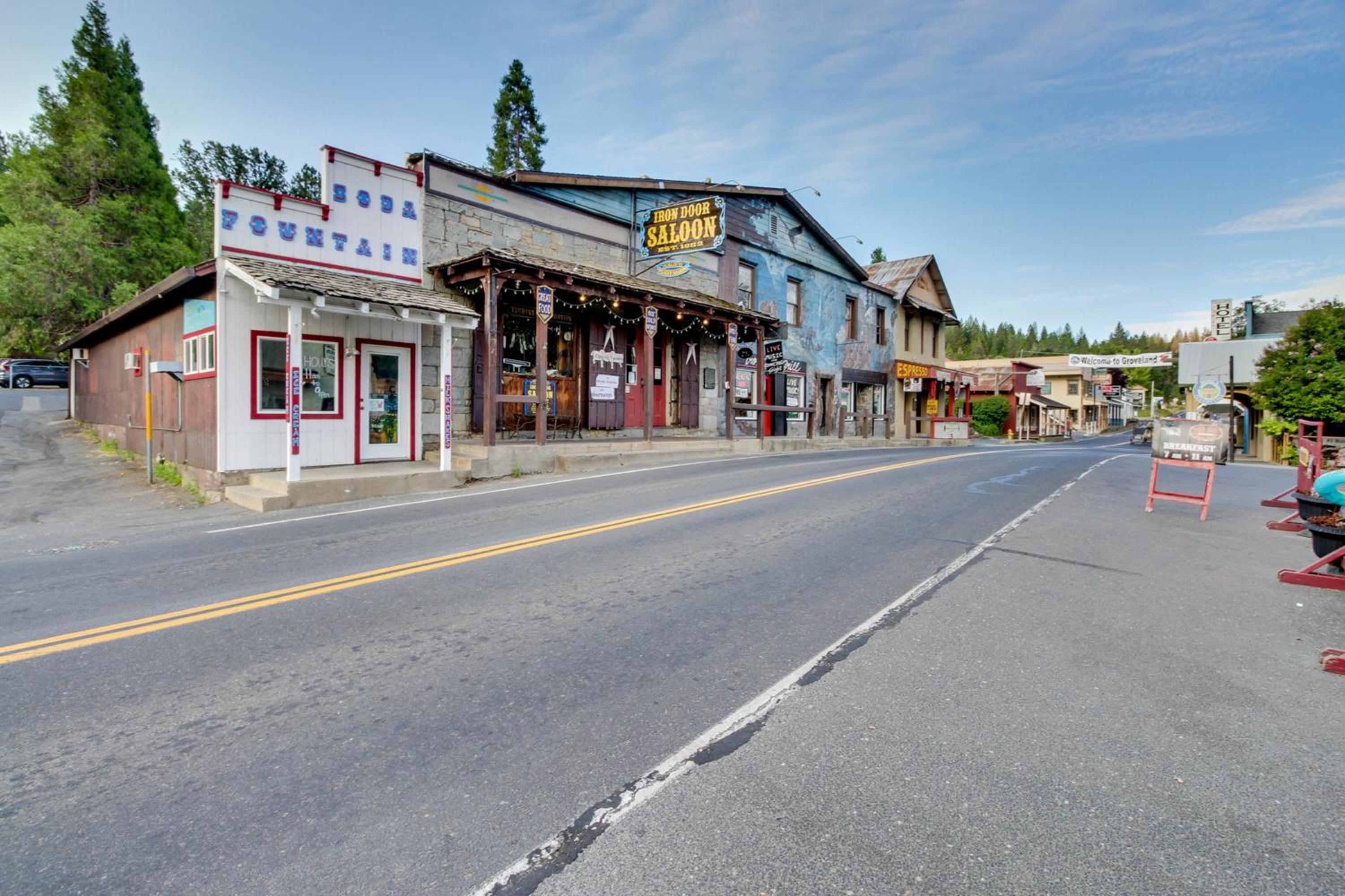 4BR Home Near Yosemite with Pool Table