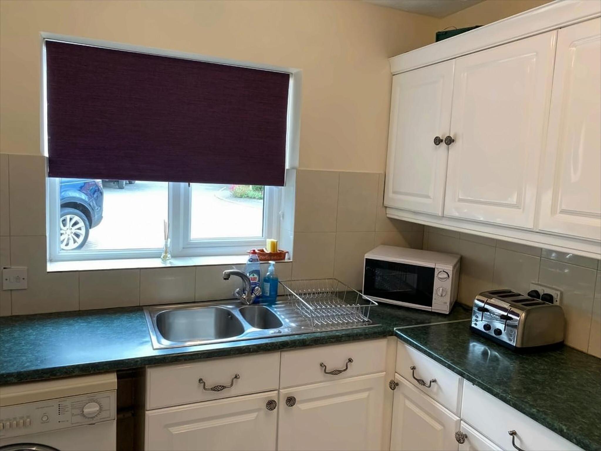 Exclusive Homely Cambridge 4 bed house with free parking, big garden and sleeps 10