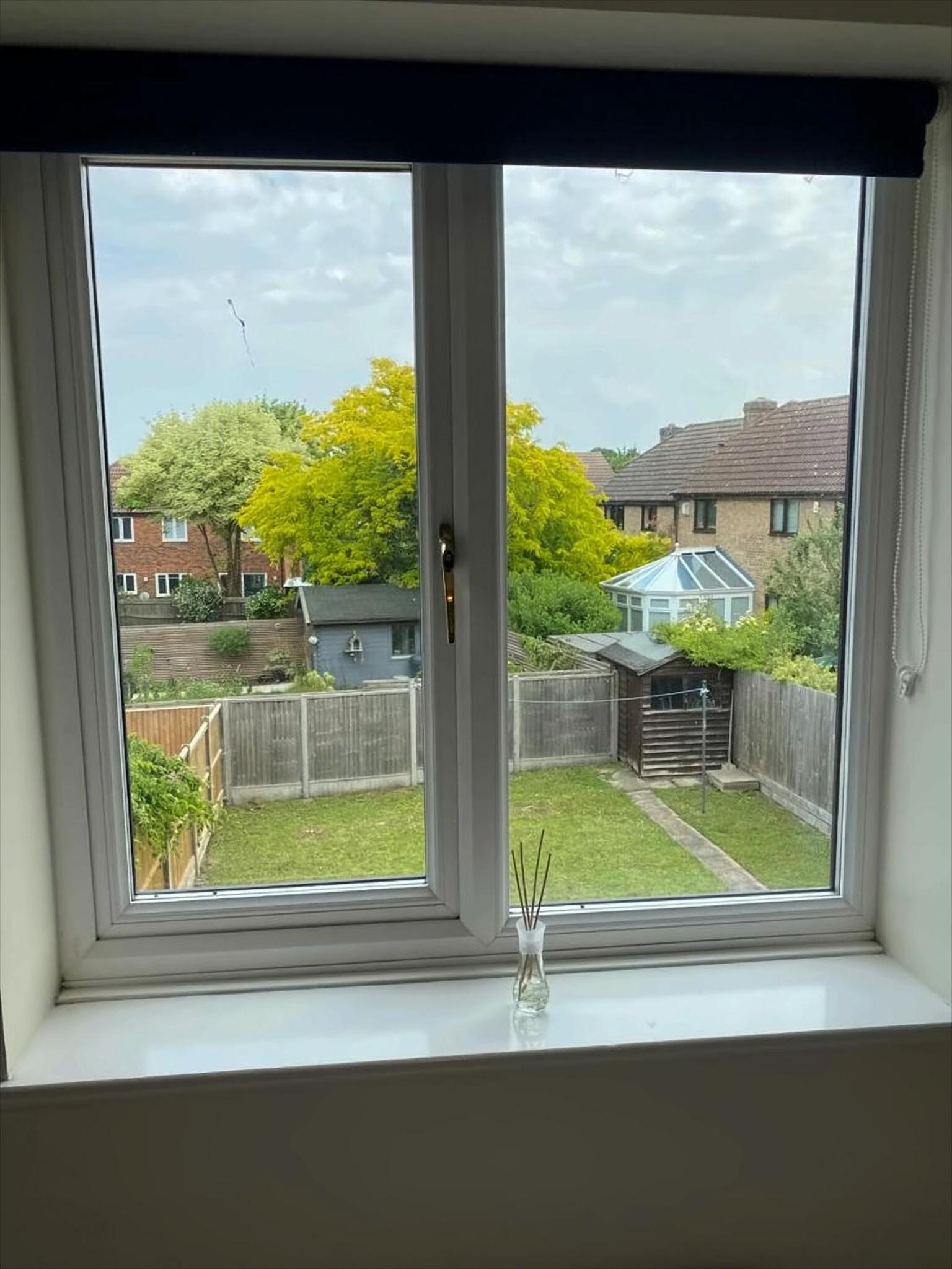 Exclusive Homely Cambridge 4 bed house with free parking, big garden and sleeps 10