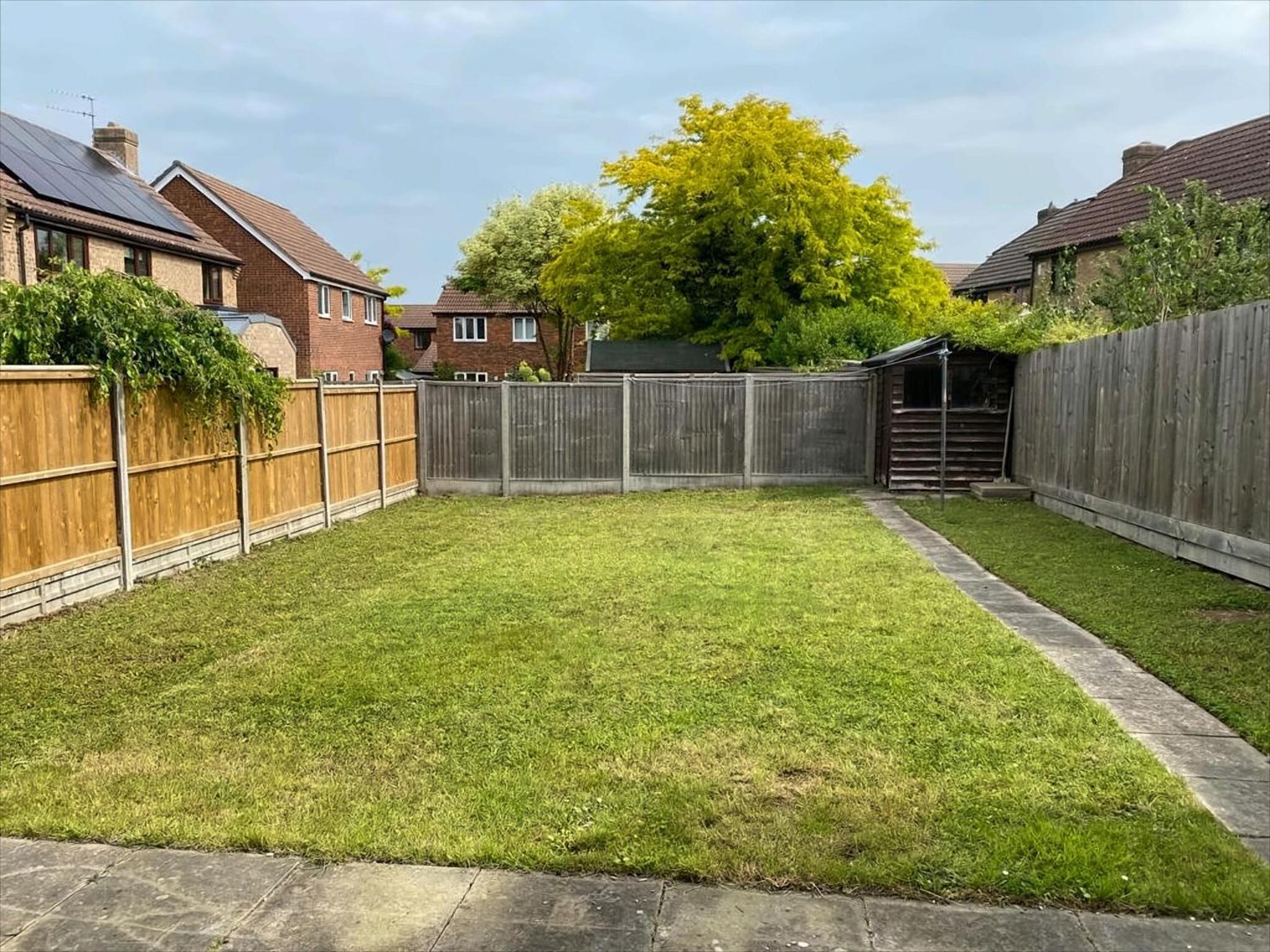 Exclusive Homely Cambridge 4 bed house with free parking, big garden and sleeps 10