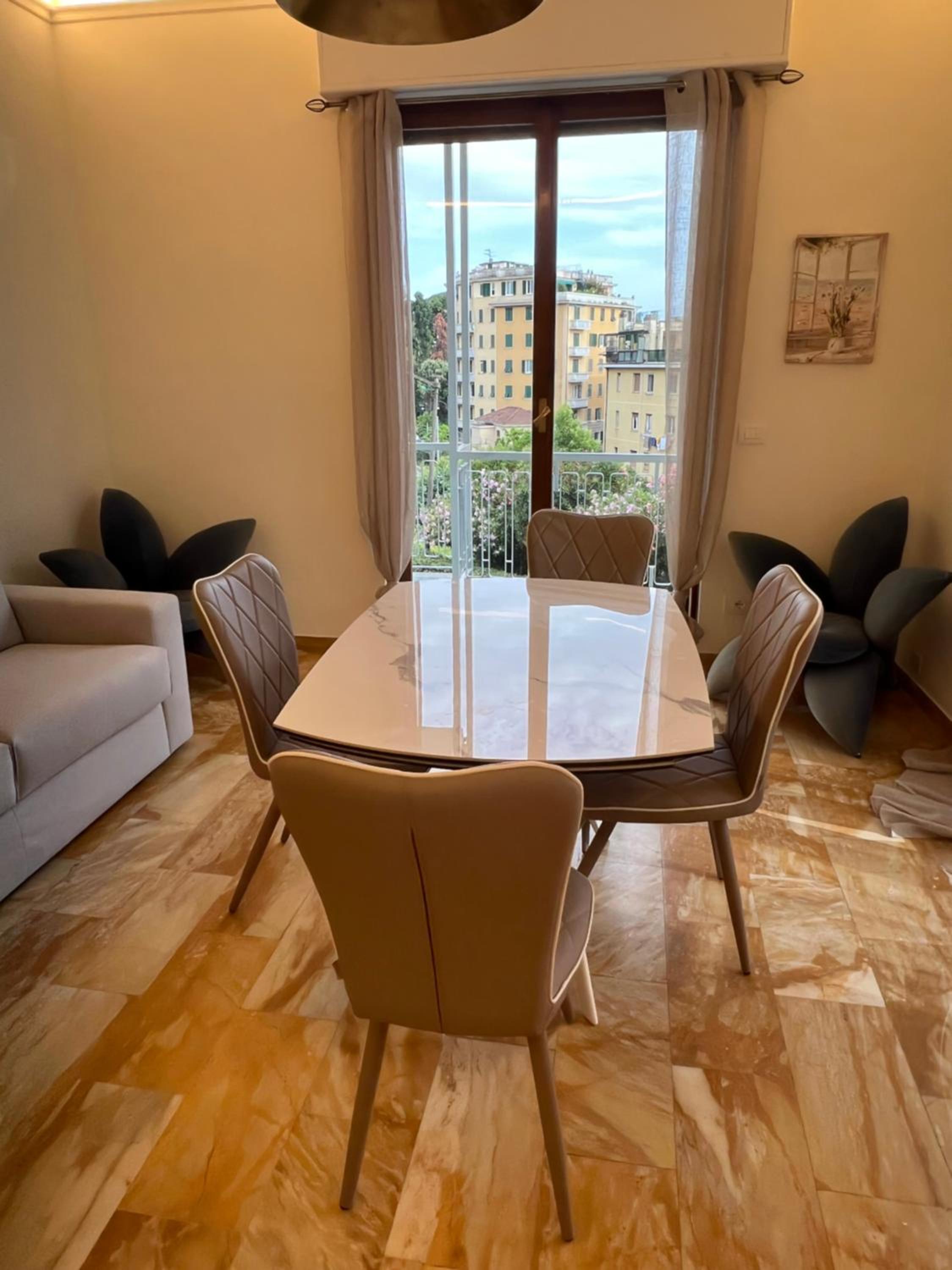 WELCOME RIVIERA -TORRE D'AVORIO APPARTAMENTO 126 mq piu'terrazzo25 mq - totalmente rinnovato- 250 m dal centro - parcheggio a pagamento 20 euro al giorno d