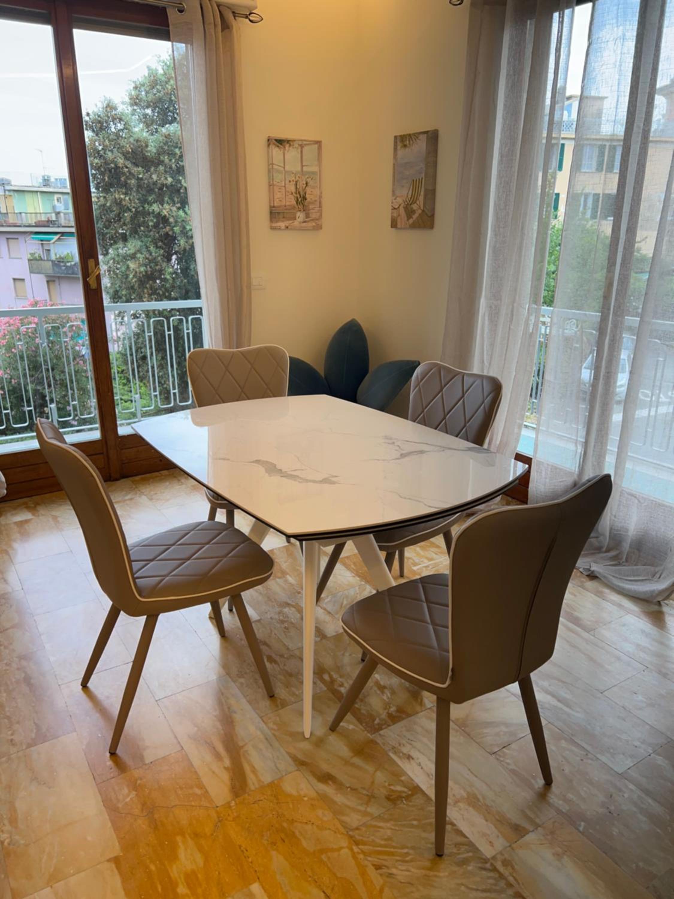 WELCOME RIVIERA -TORRE D'AVORIO APPARTAMENTO 126 mq piu'terrazzo25 mq - totalmente rinnovato- 250 m dal centro - parcheggio a pagamento 20 euro al giorno d