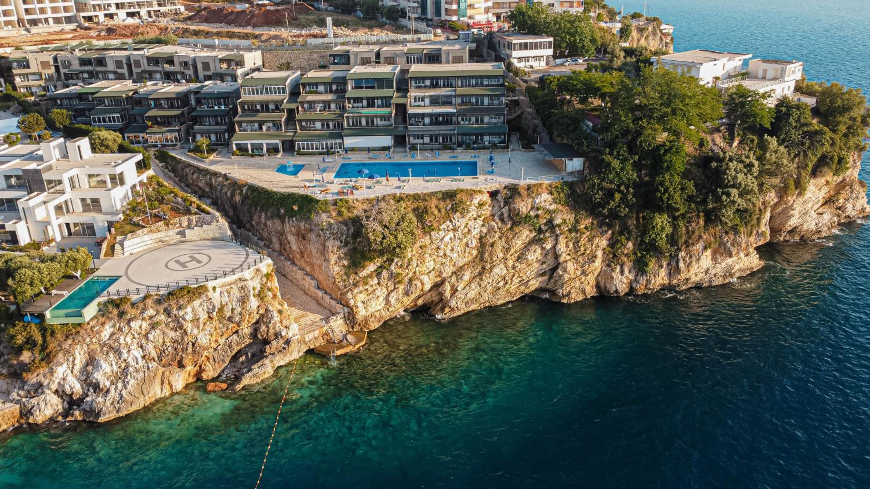 Villa Amos at Aquamarine Residence