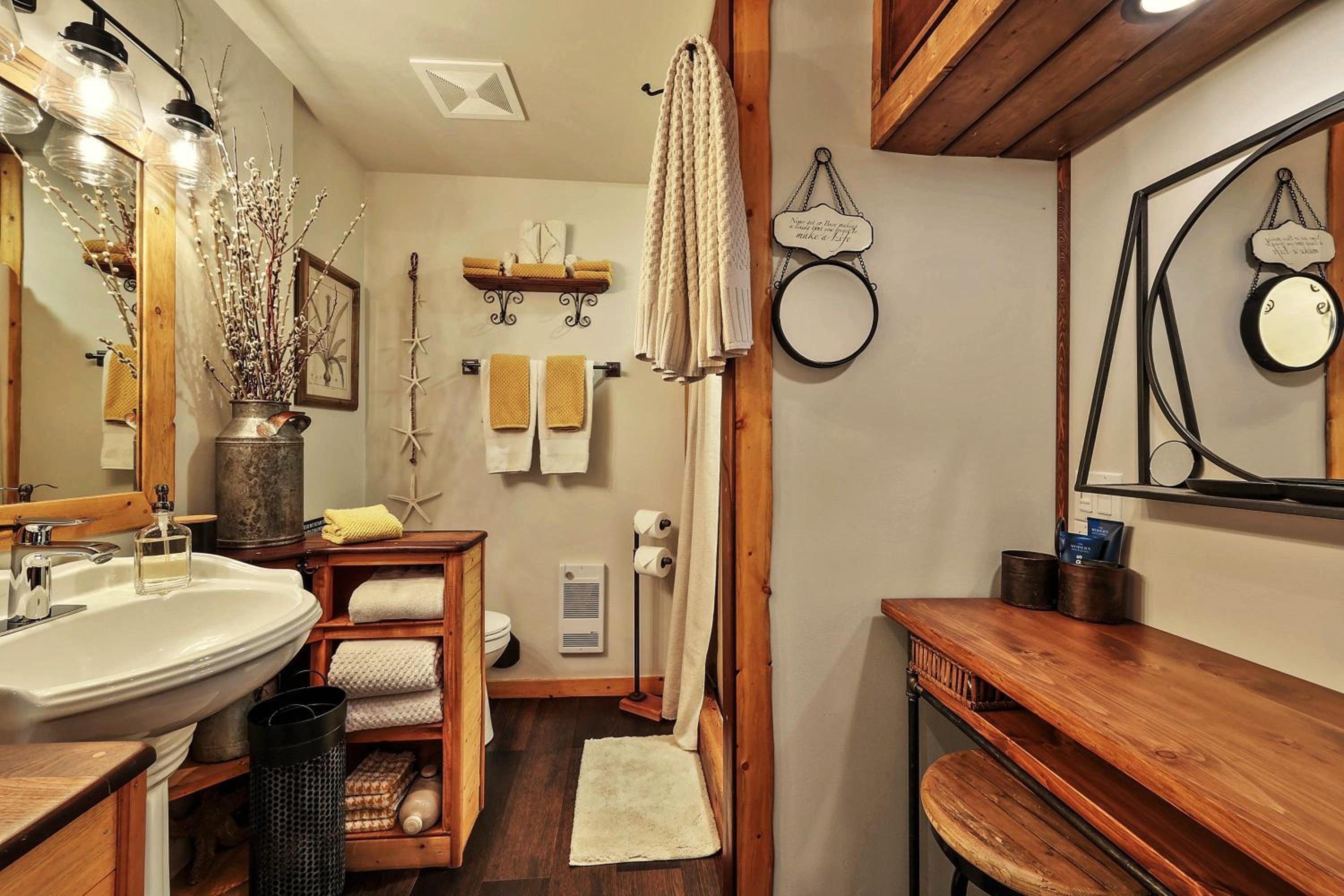 Sun Peaks Vacations - A Suite Retreat - Beyond Bed  Breakfast - Property Image 2