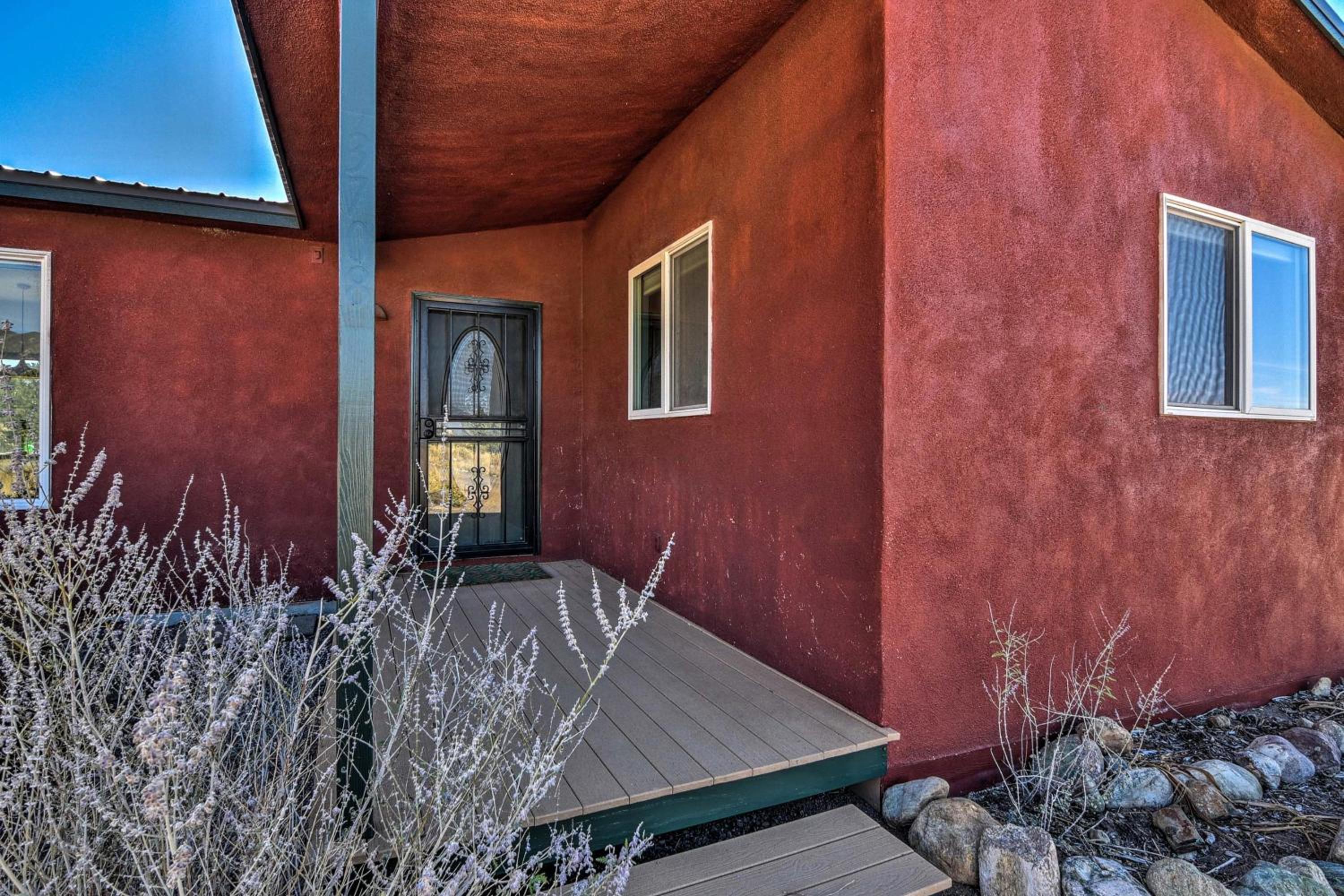 Cozy Remote Retreat • Mountain Views • Stargazing view 4