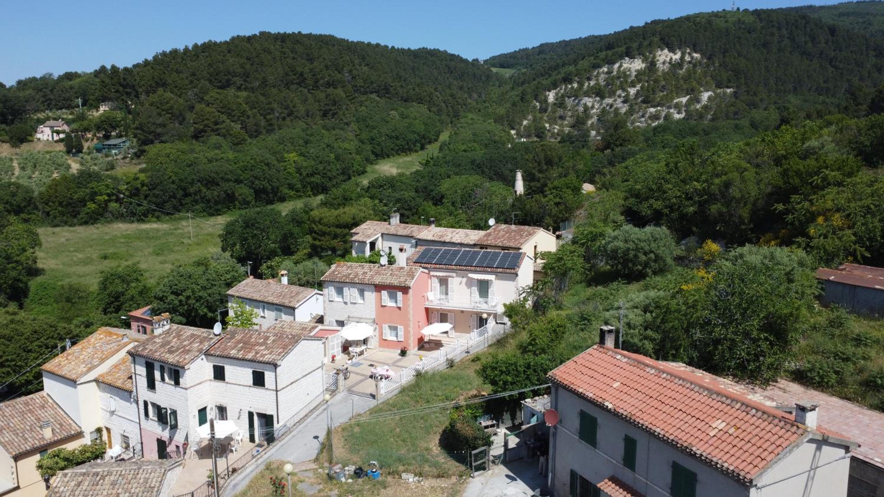 FONTE D'OLIO CONERO RELAIS